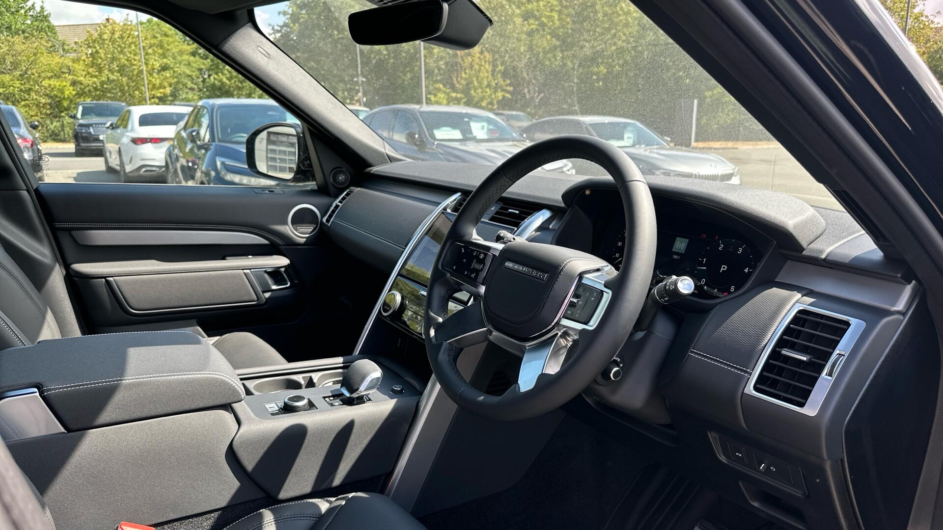 Land Rover Discovery view 9