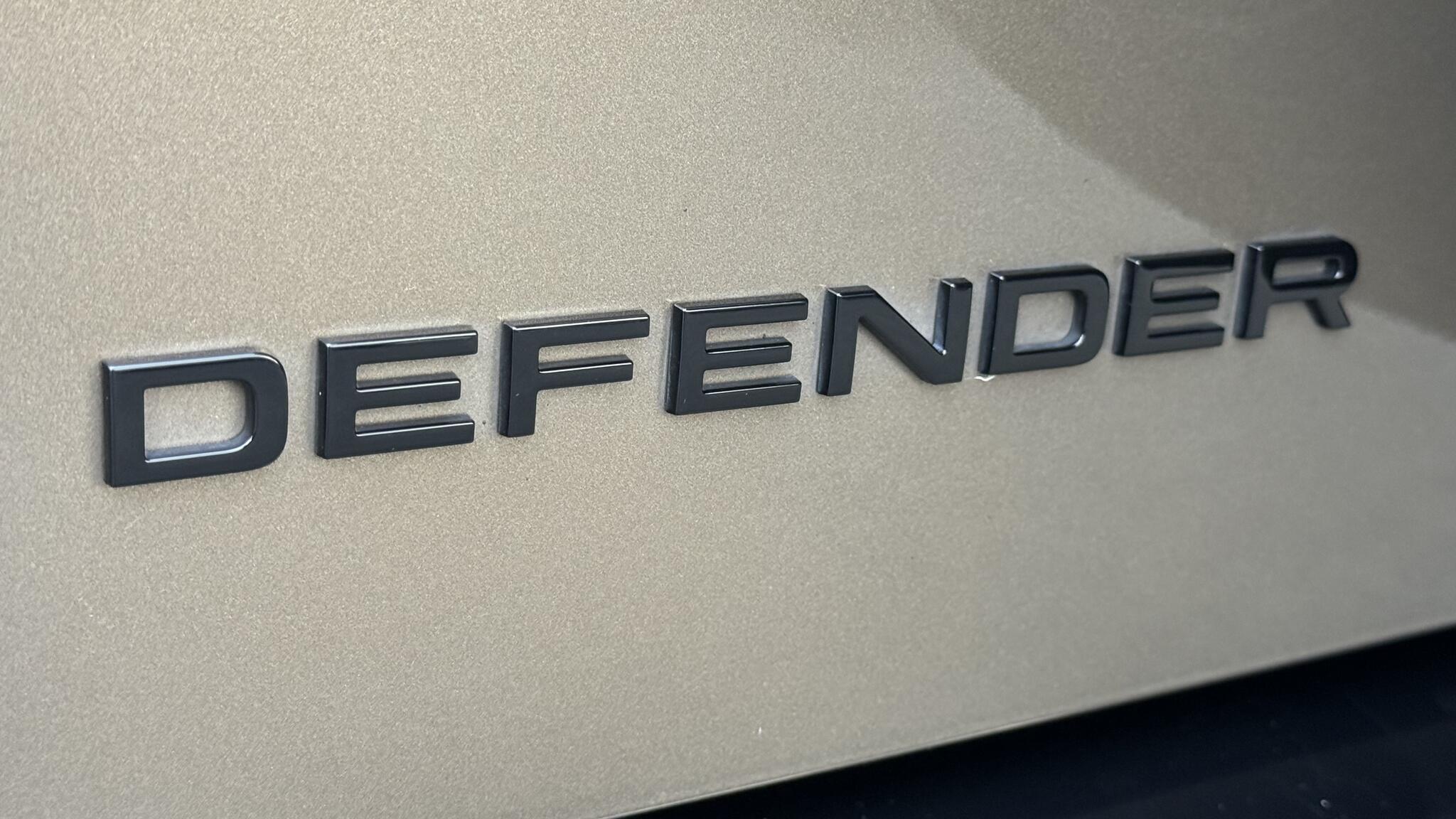 Land Rover Defender view 26