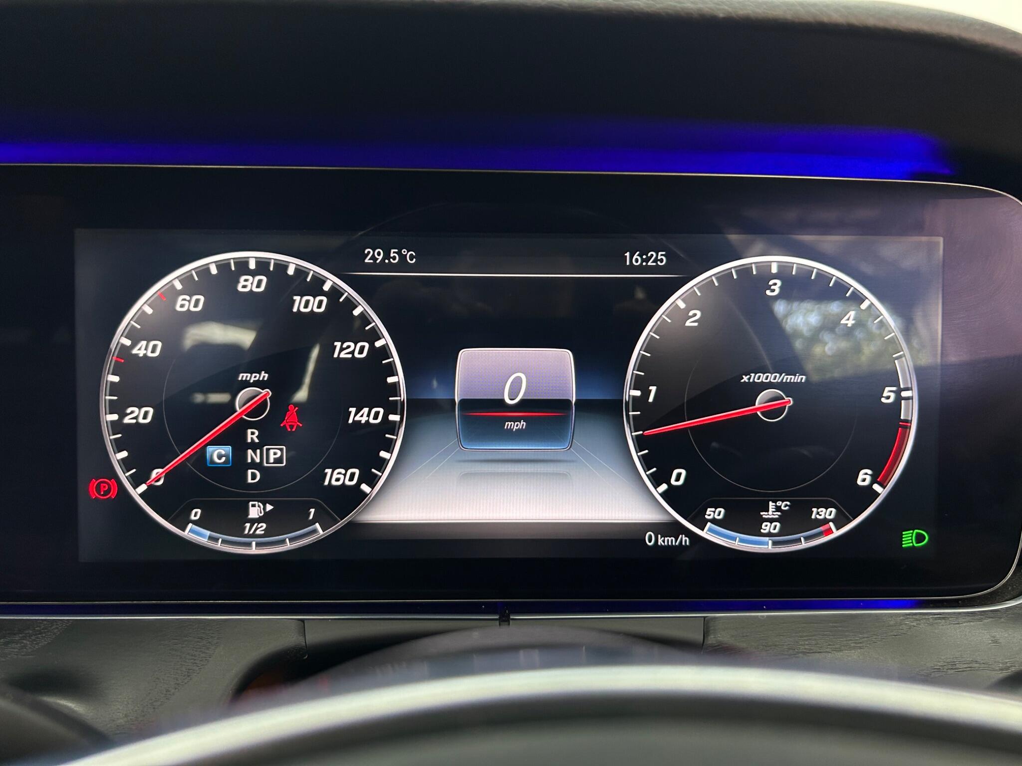 Mercedes-Benz E Class view 44