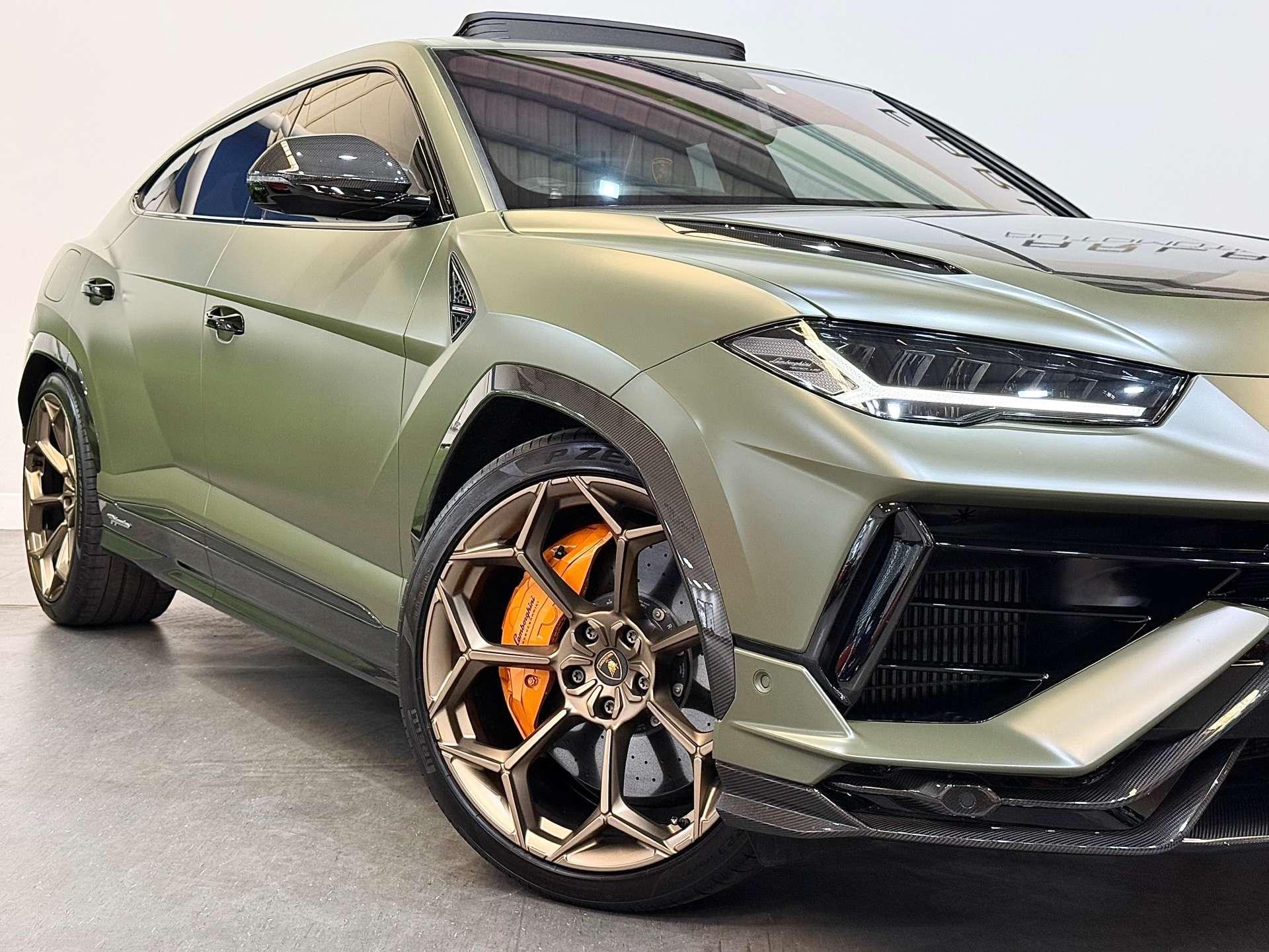 Lamborghini Urus view 10