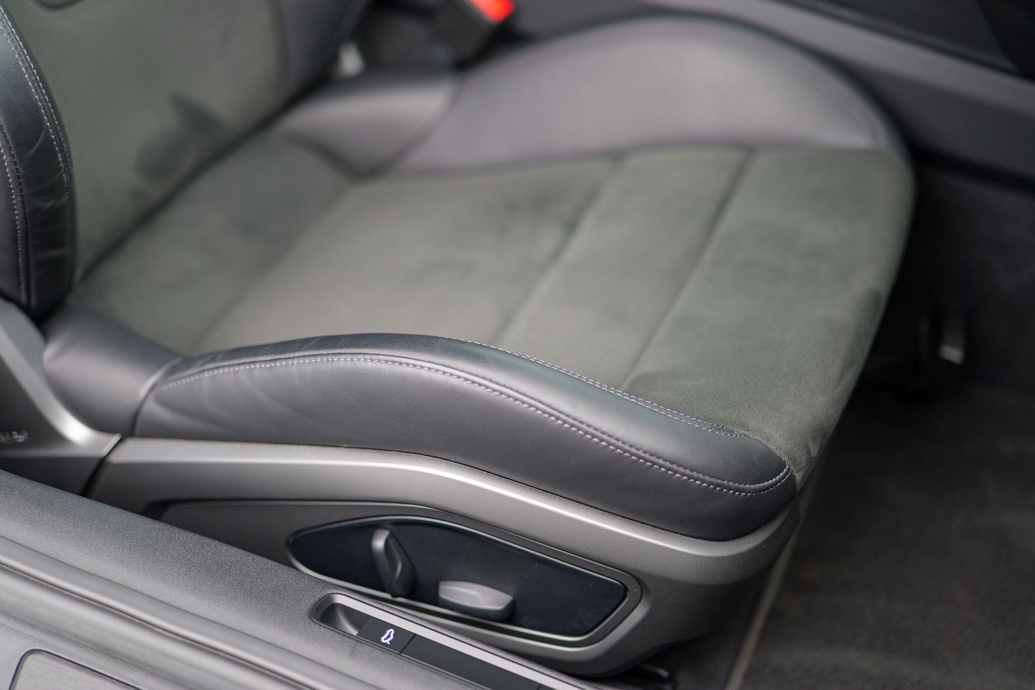 Porsche 911 view 18