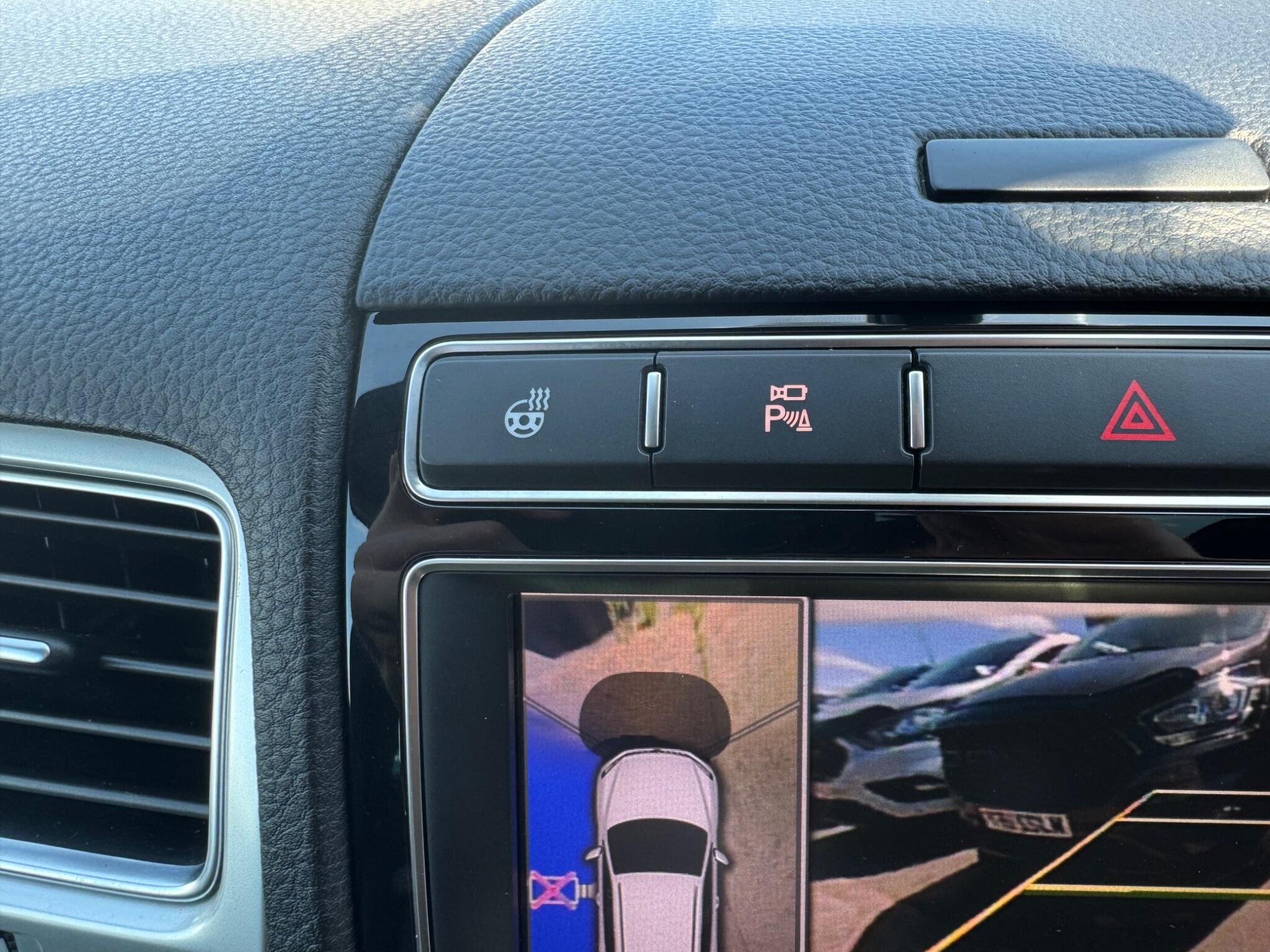 Volkswagen Touareg view 23