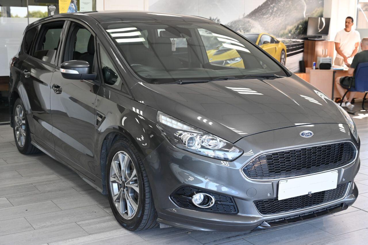 Ford S-Max view 2