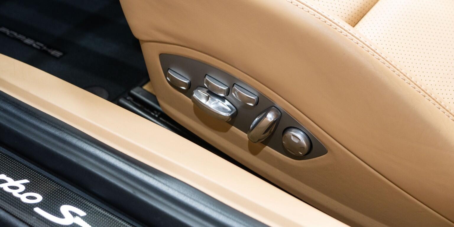 Porsche 911 view 29