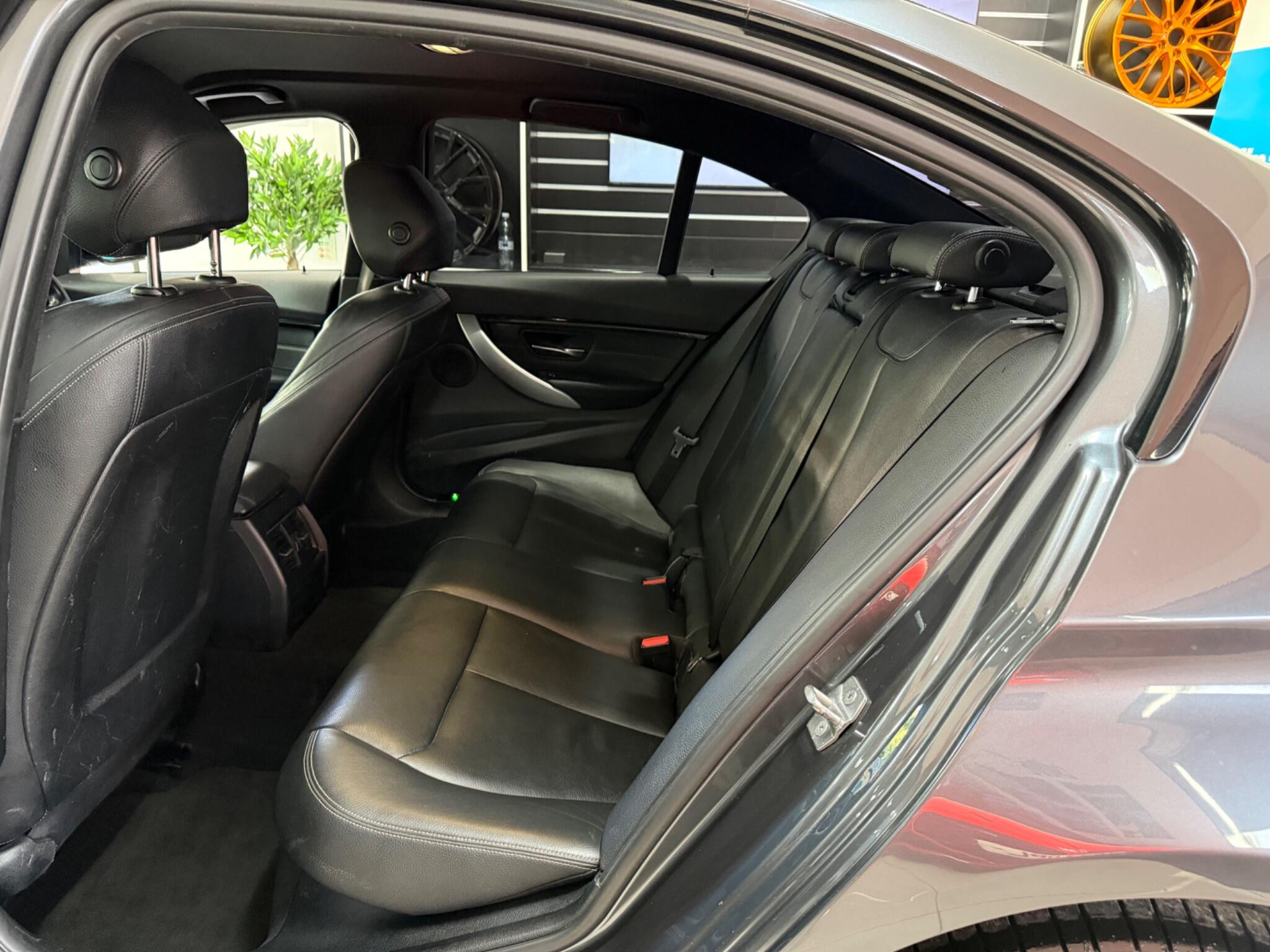 BMW 3 Series view 25