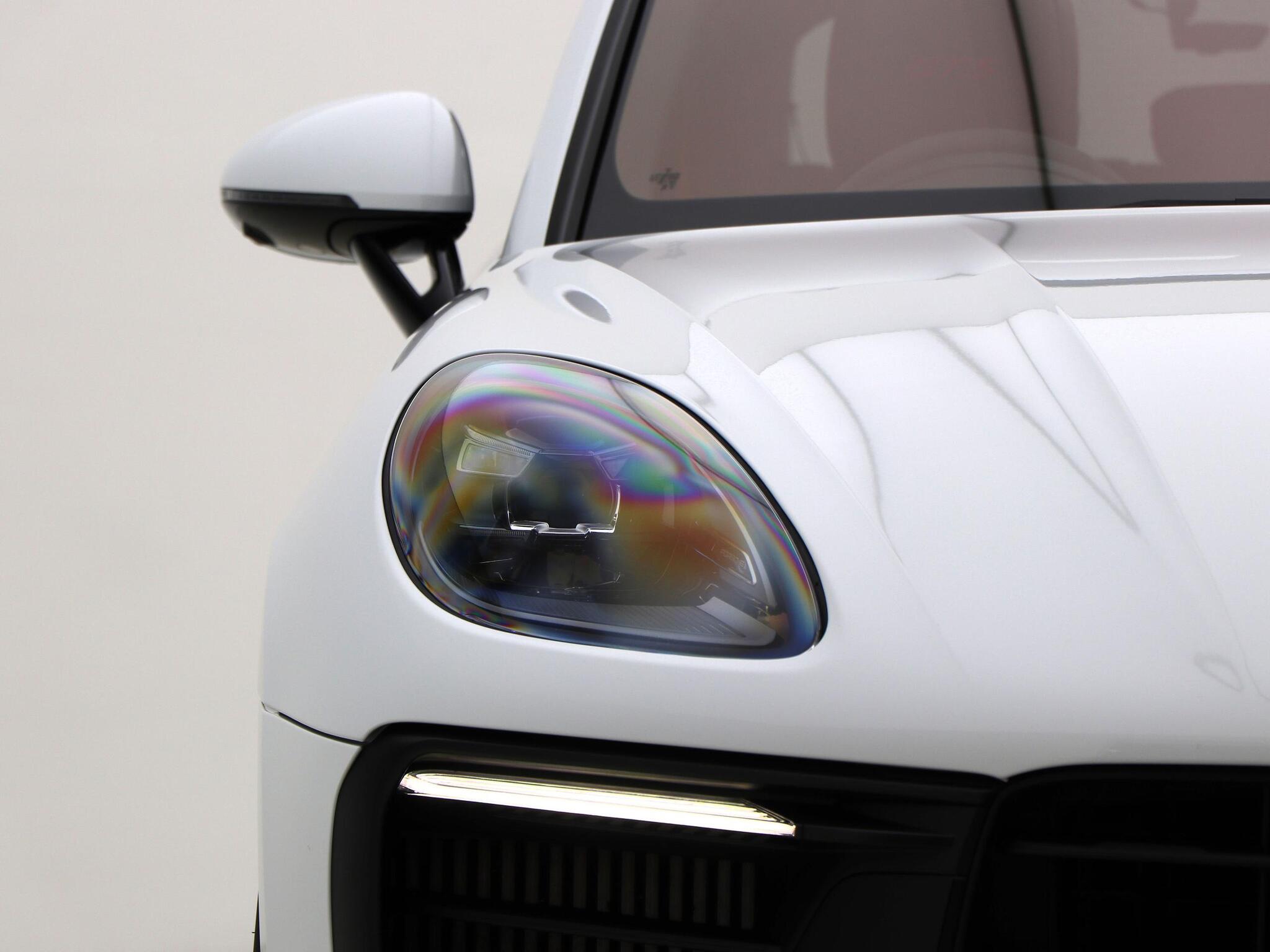 Porsche Macan view 8