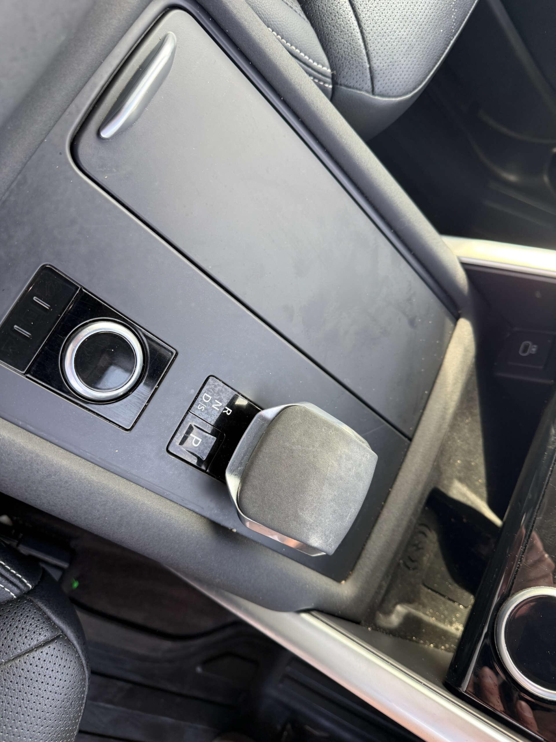 Land Rover Discovery view 25