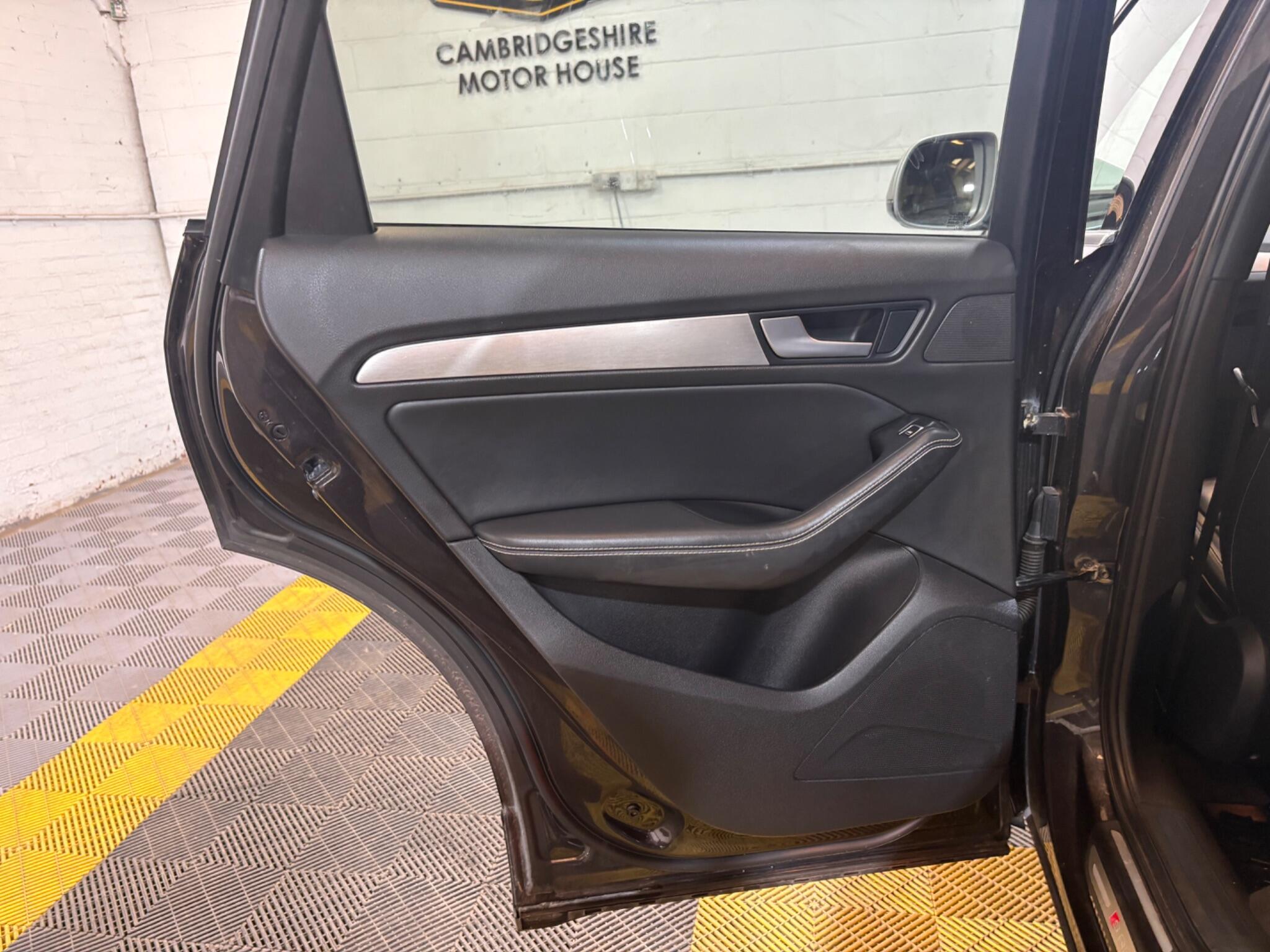 Audi SQ5 view 41