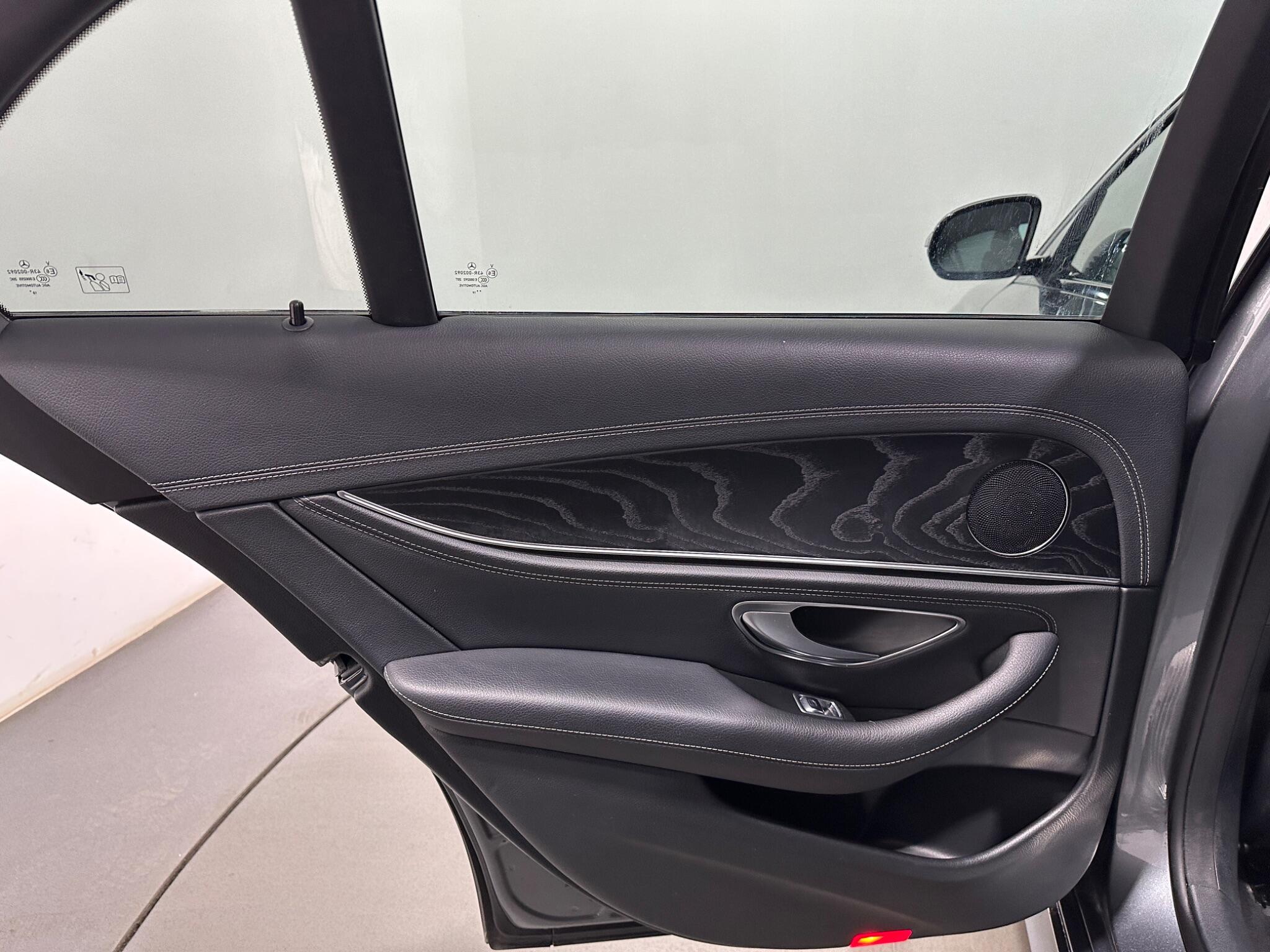 Mercedes-Benz E-Class view 42