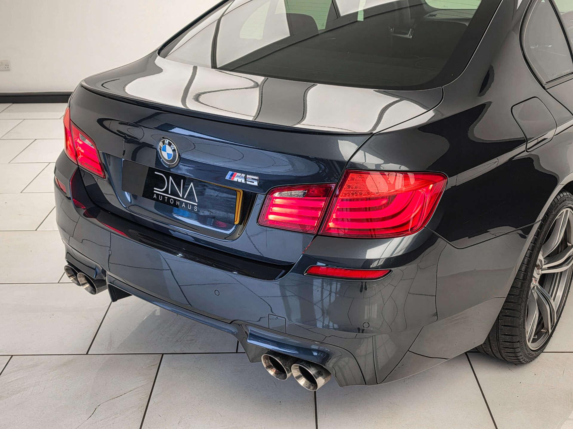 BMW M5 view 28