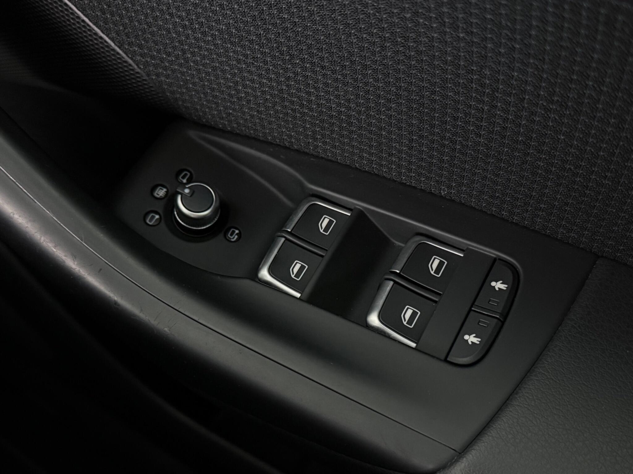 Audi Q3 view 25