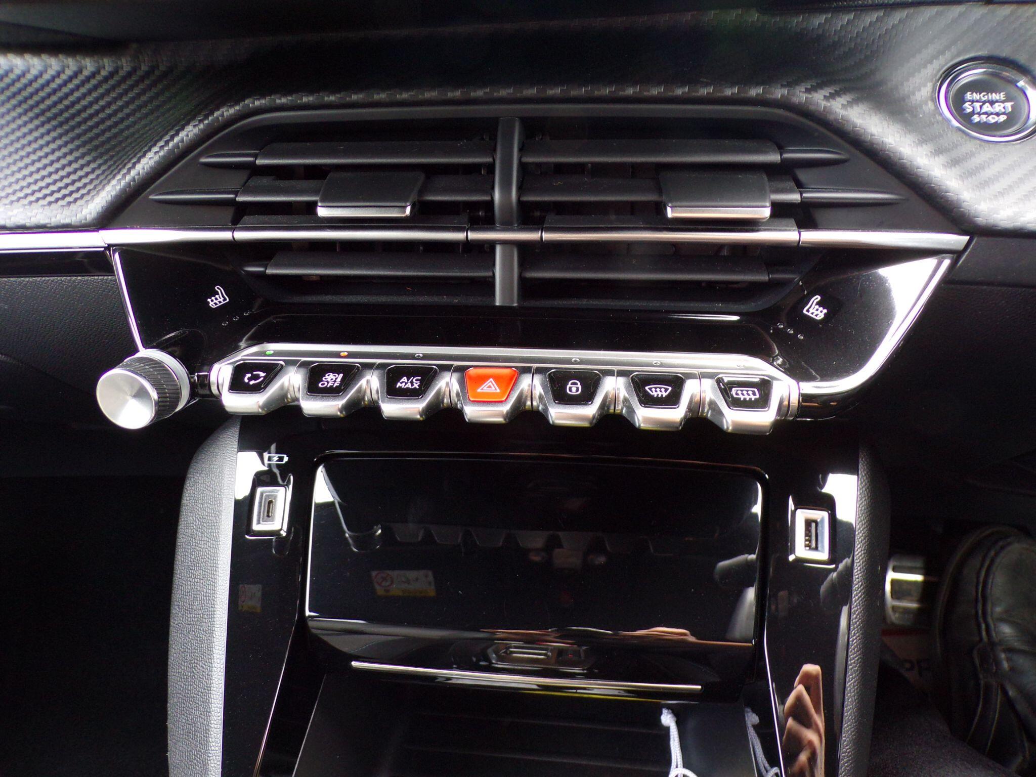 Peugeot E-2008 view 22
