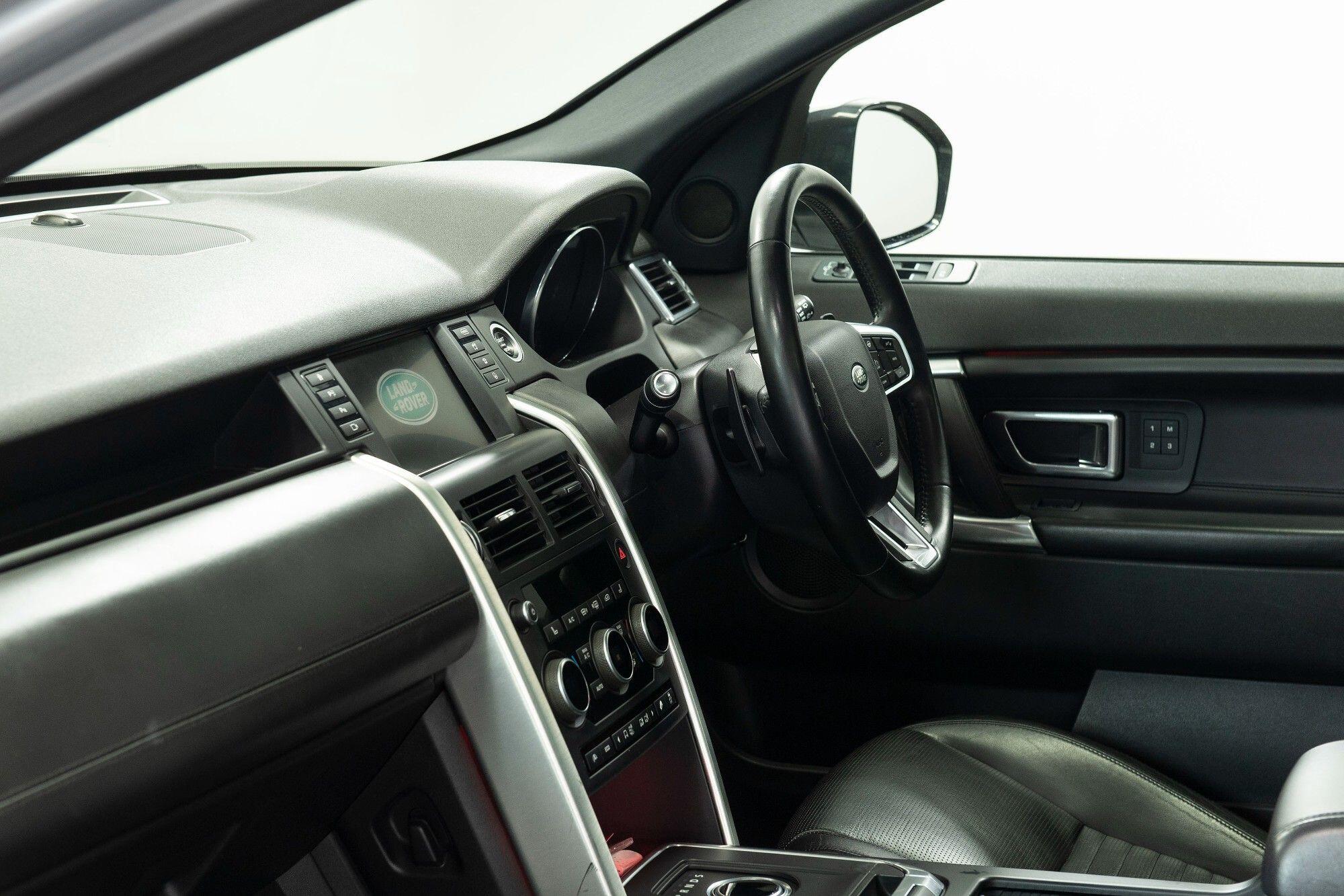 Land Rover Discovery Sport view 17