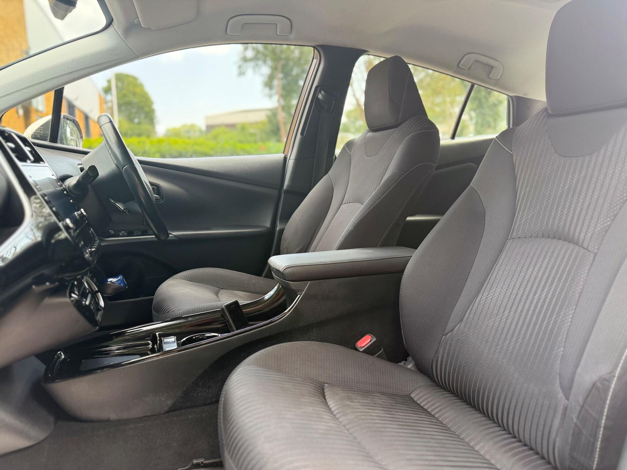 Toyota Prius view 12