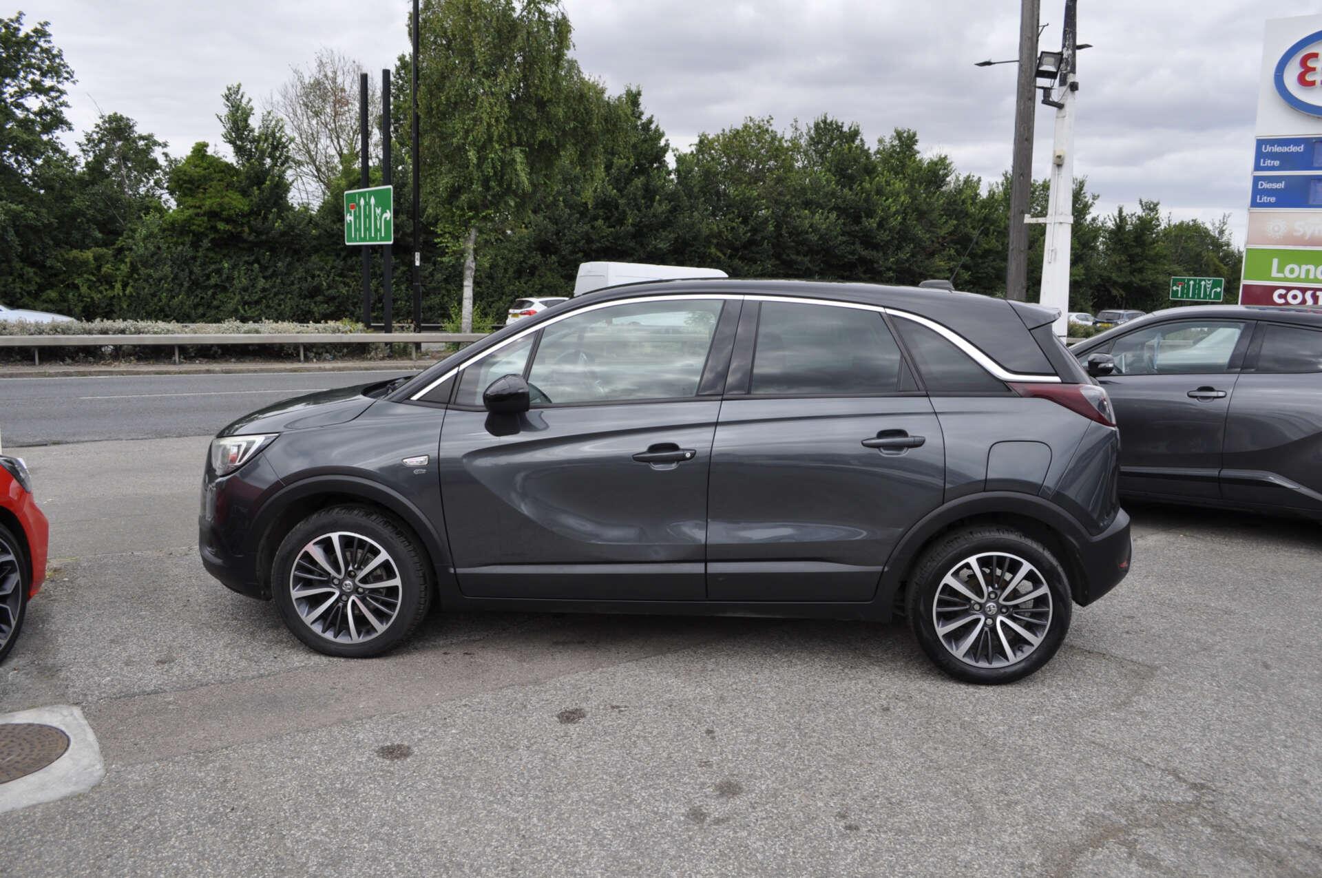 Vauxhall Crossland X view 2