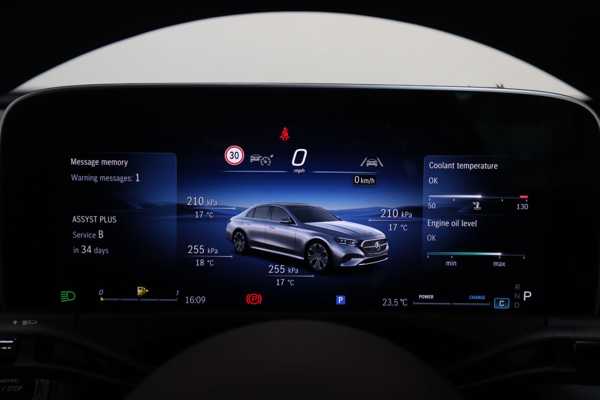 Mercedes-Benz E Class view 36