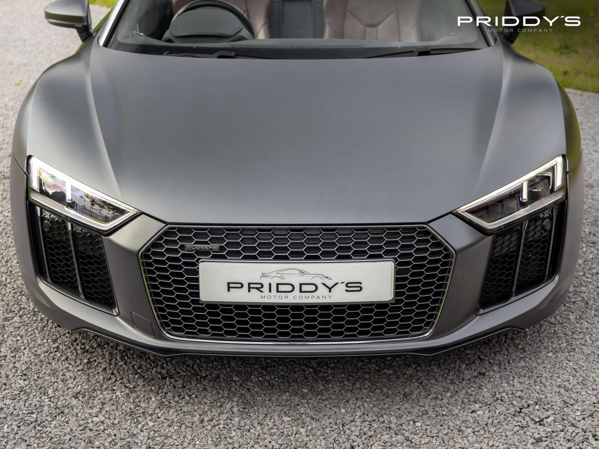 Audi R8 view 23