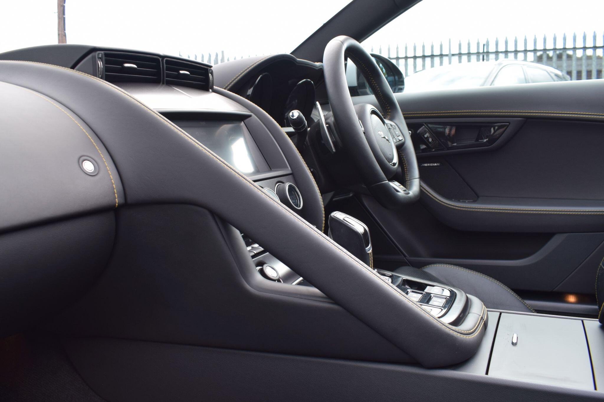 Jaguar F-Type view 10