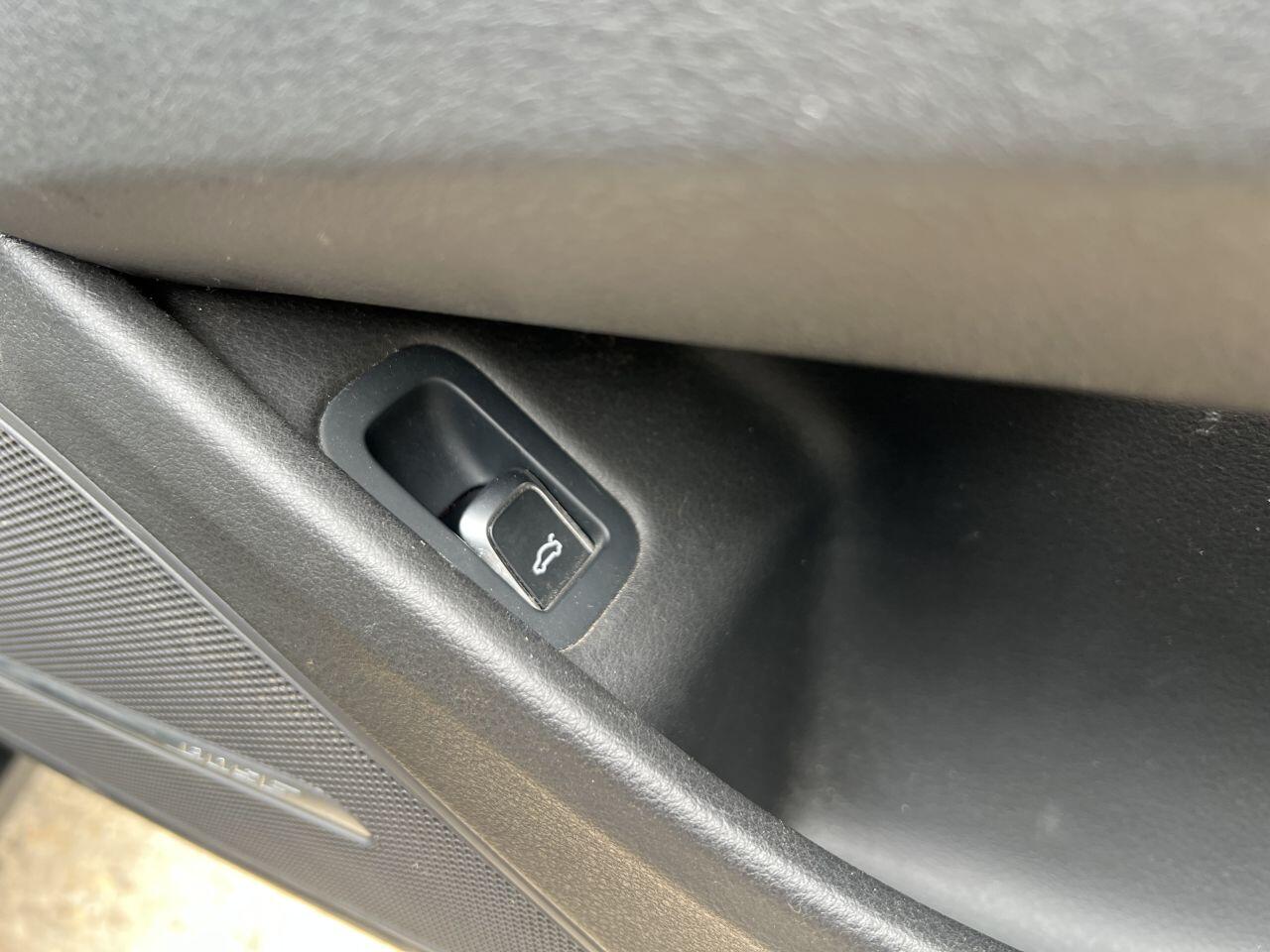 Audi A8 view 43