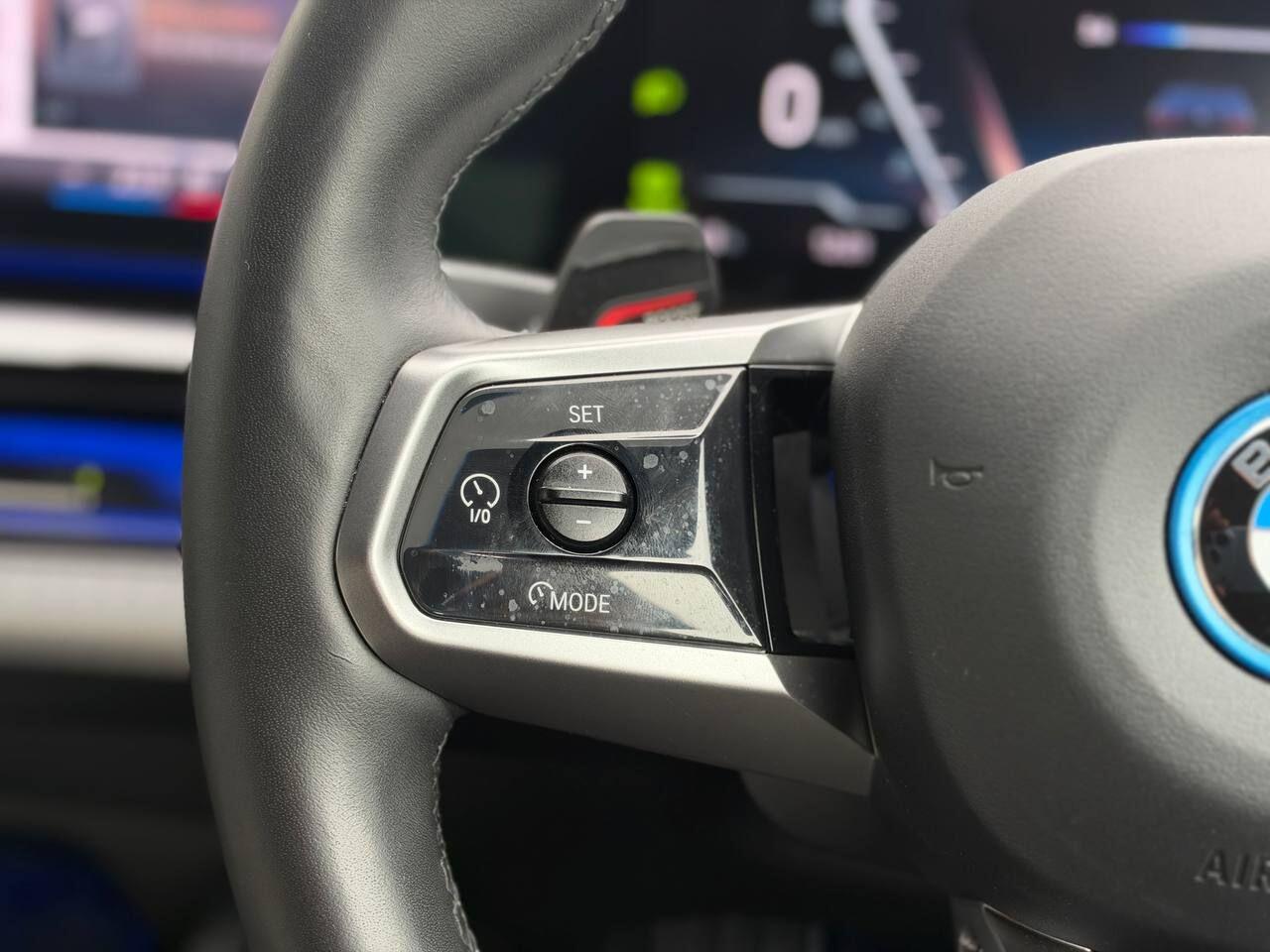 BMW i5 view 34