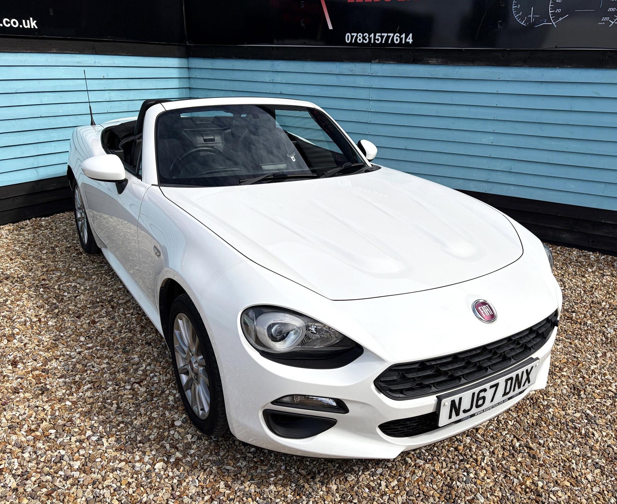 Fiat 124 Spider view 4