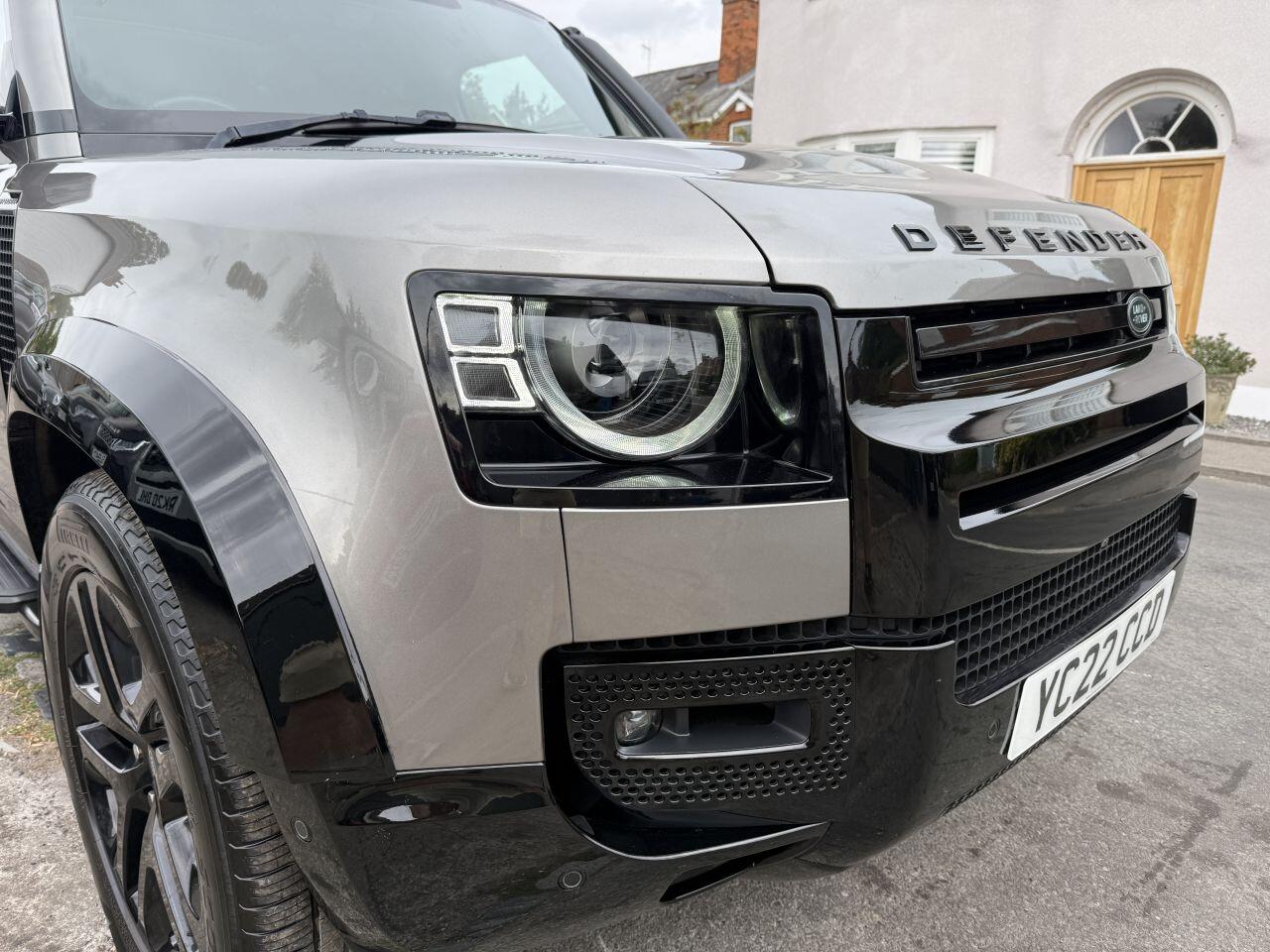 Land Rover Defender 110 view 34