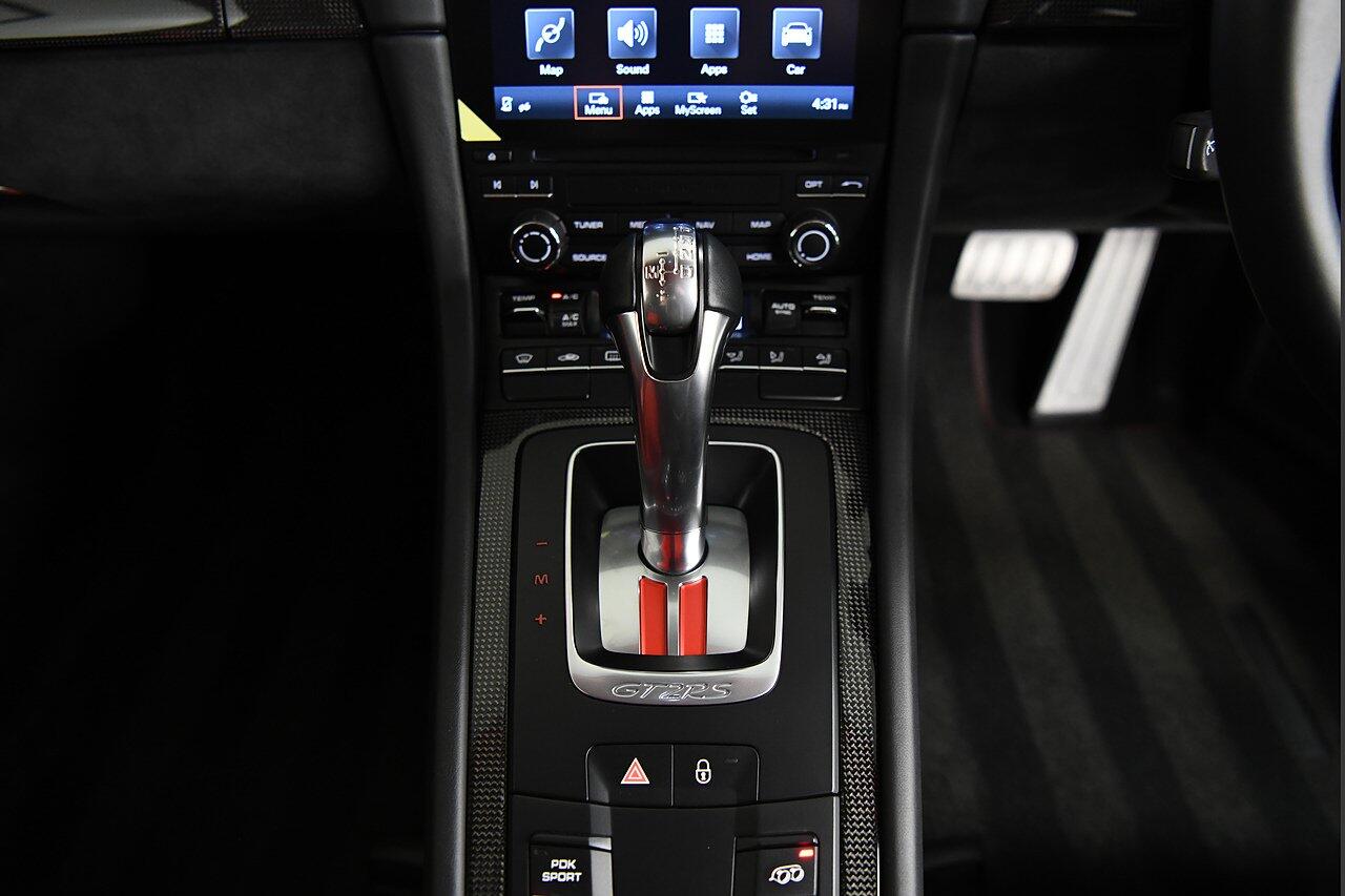 Porsche 911 view 21