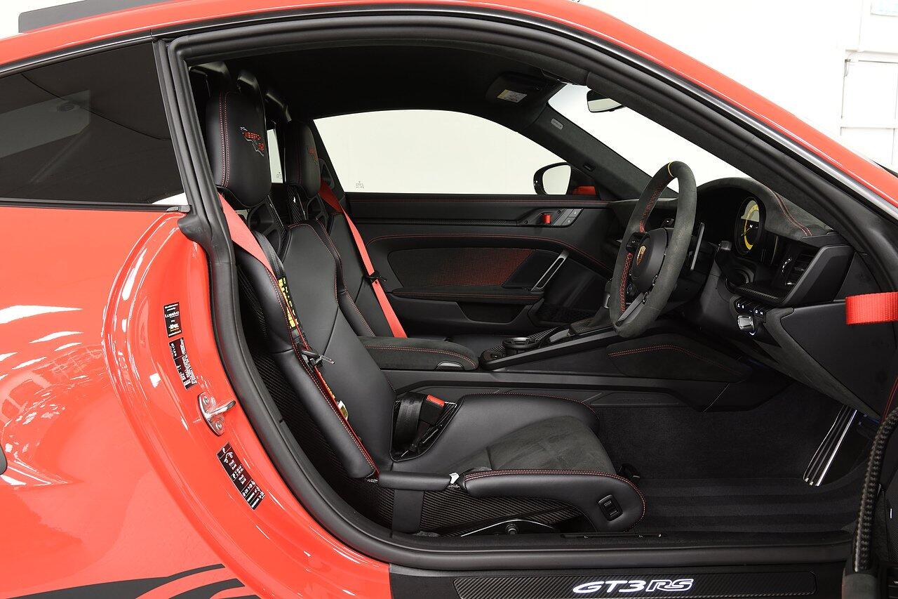 Porsche 911 view 6