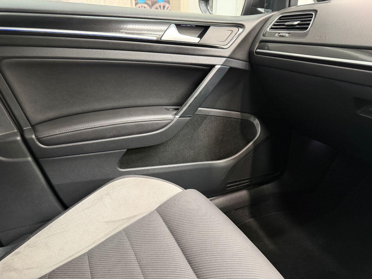 Volkswagen Golf view 42