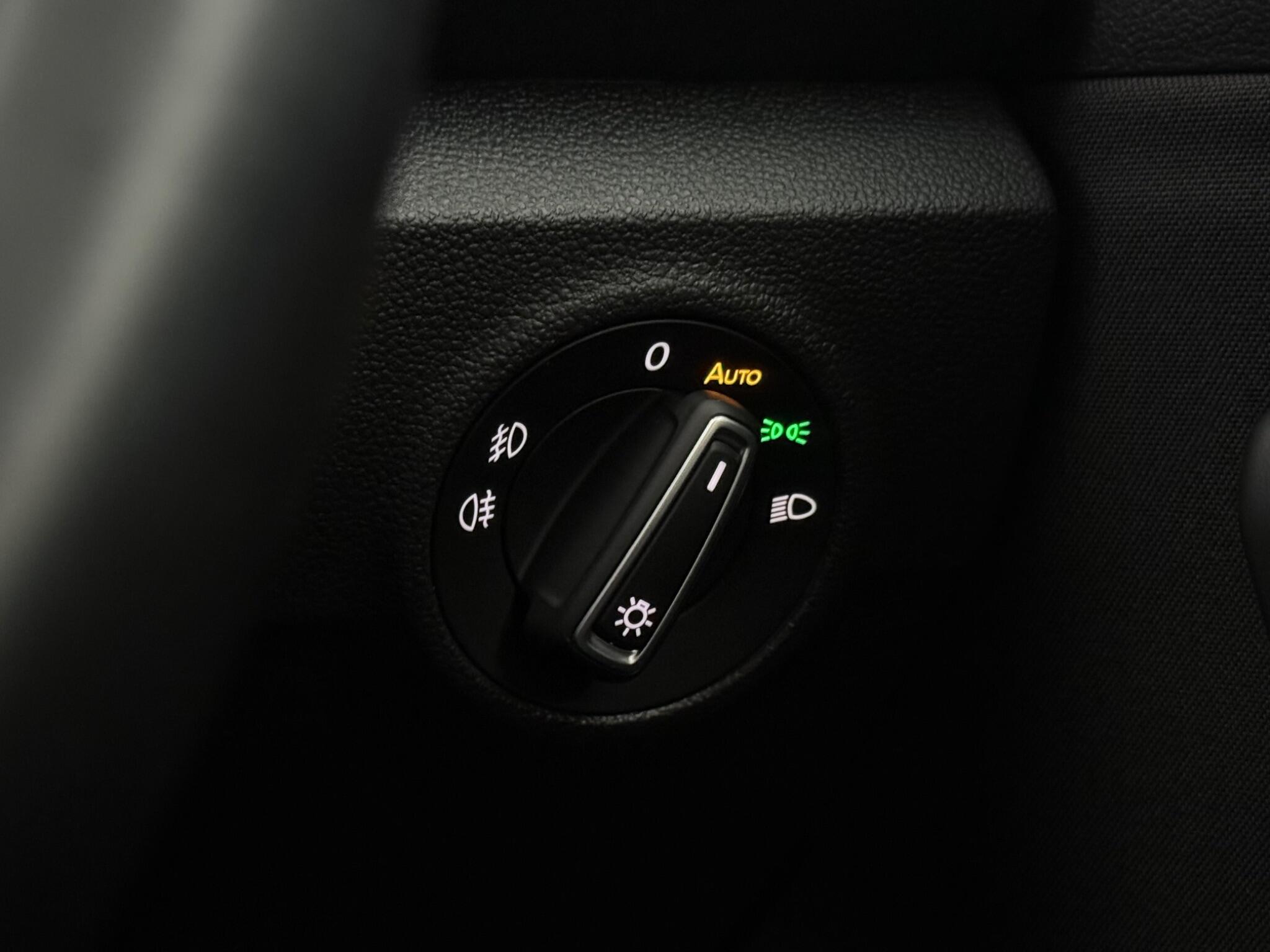 Volkswagen T-Roc view 19