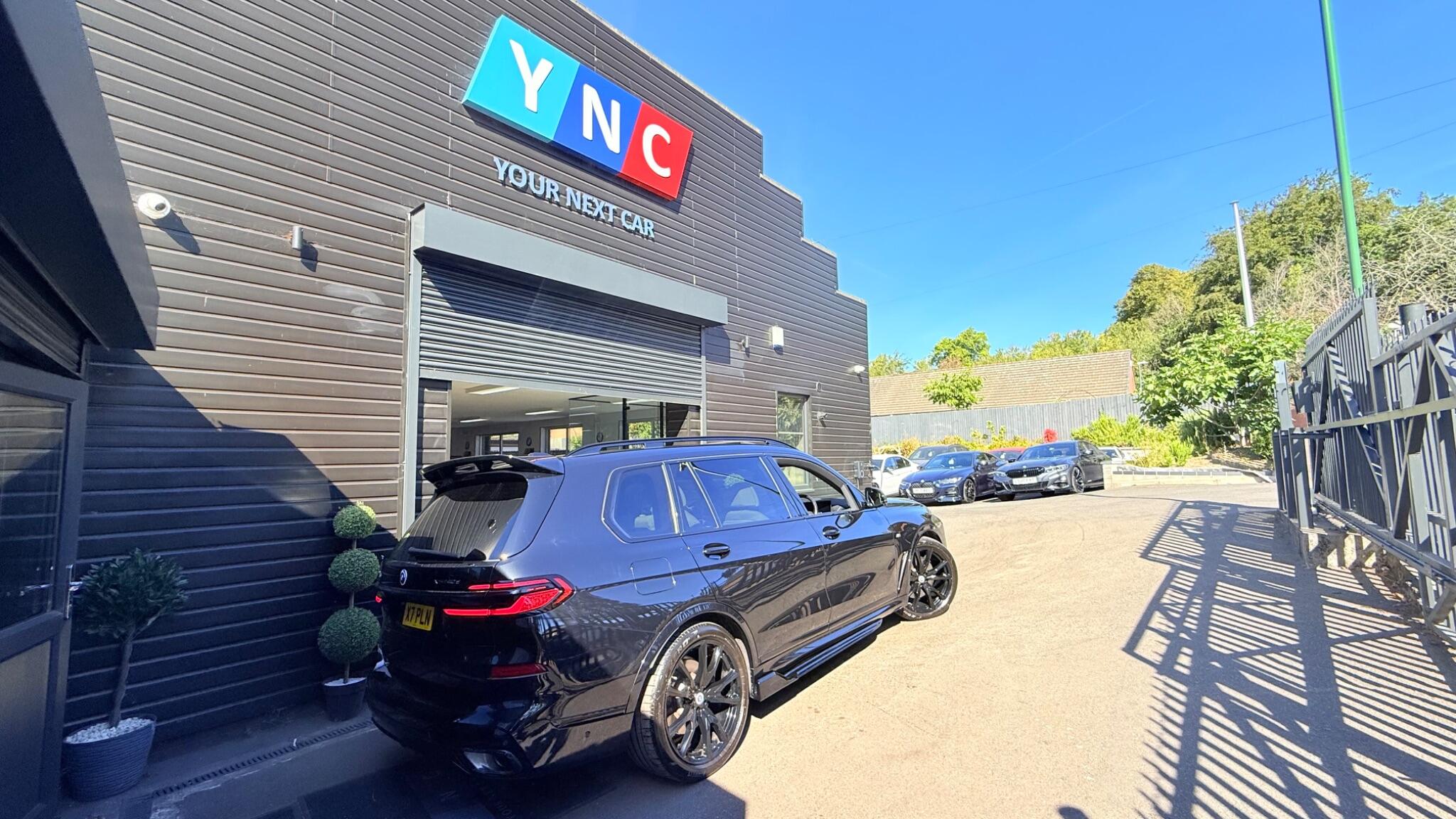 BMW X7 view 14