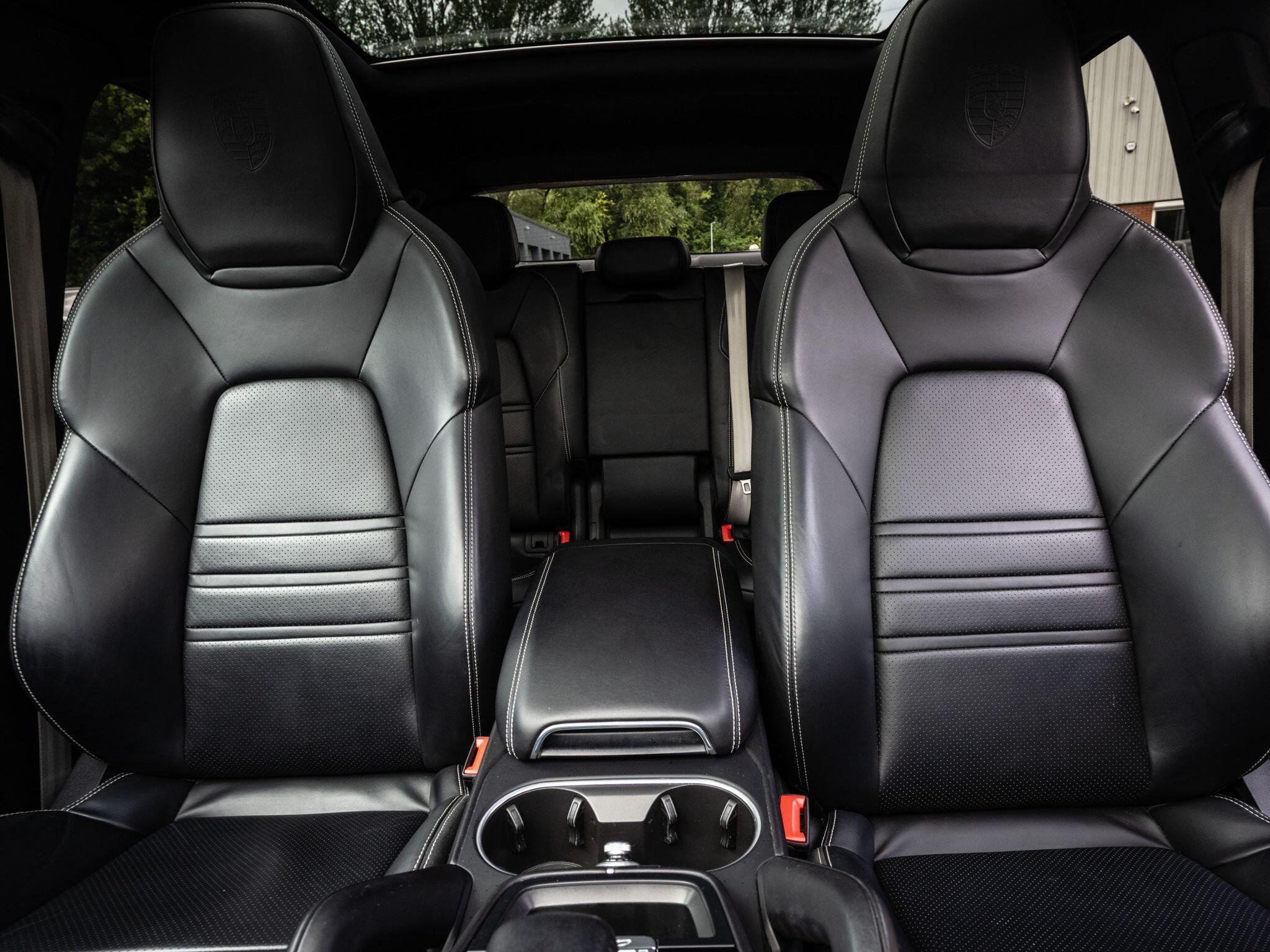 Porsche Cayenne view 13