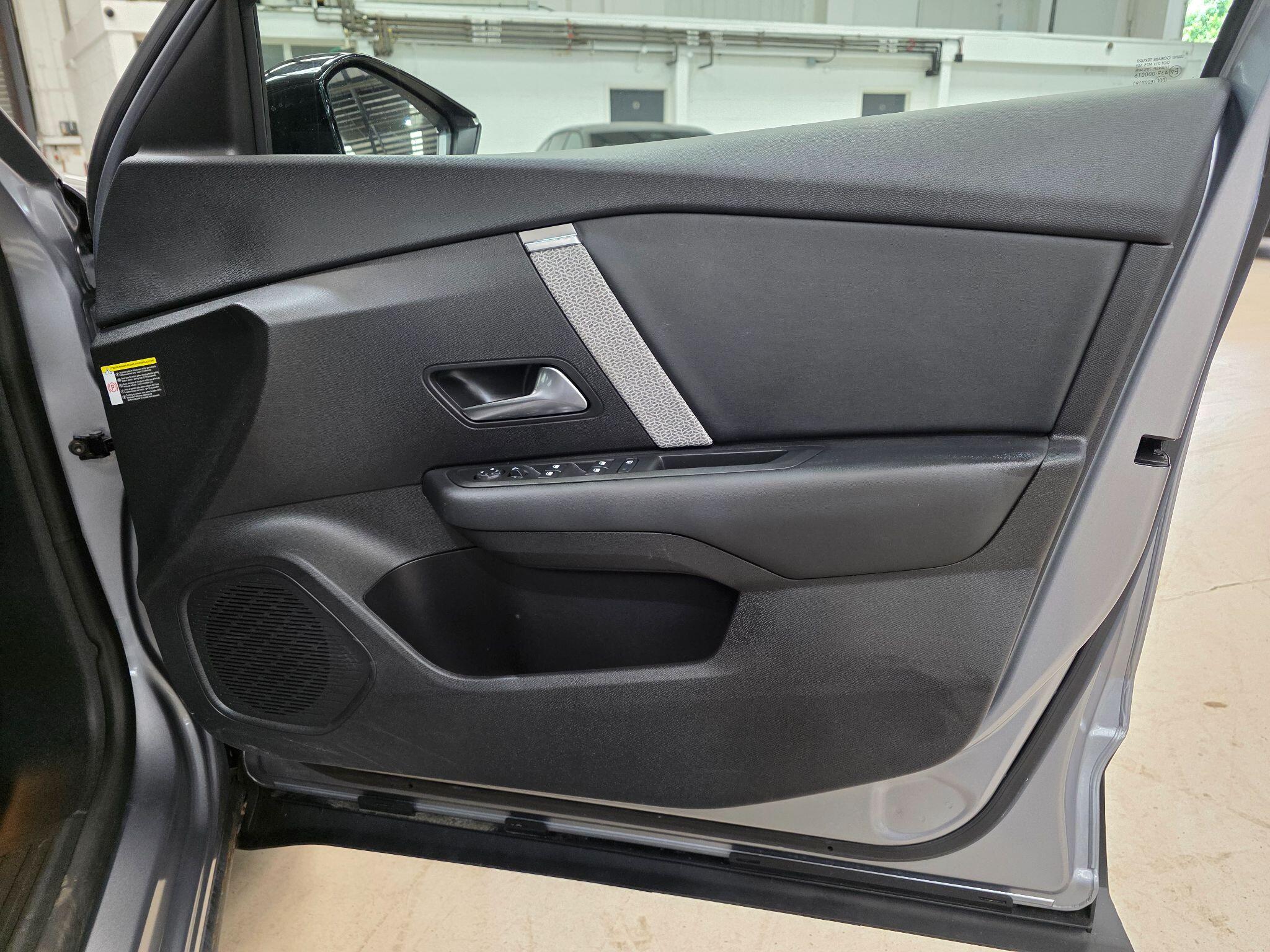 Citroen C4 view 13
