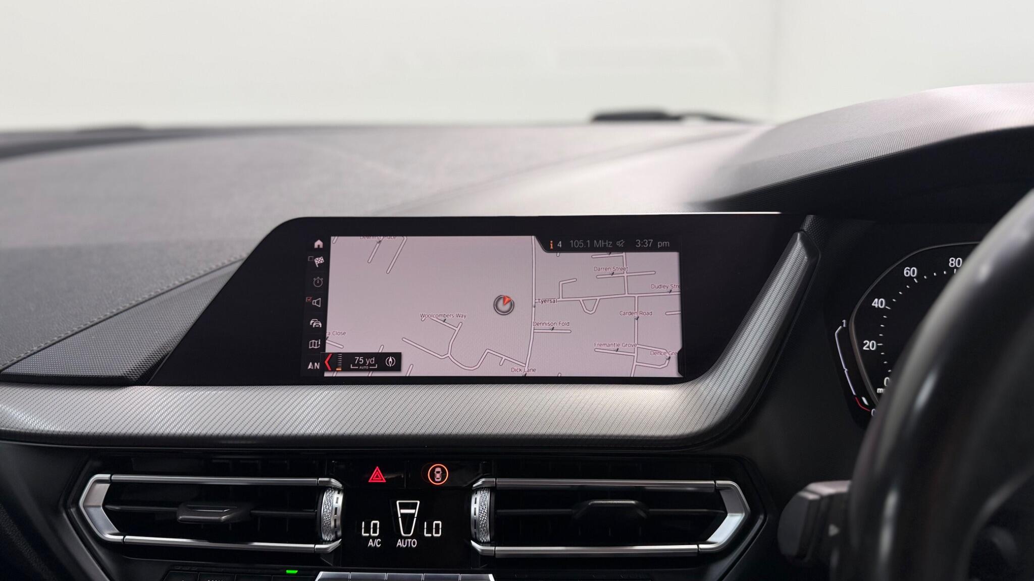 BMW 1 Series view 8