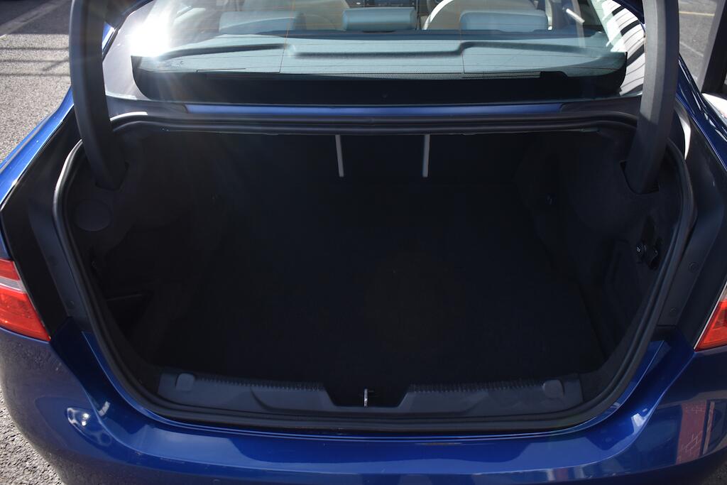 Jaguar Xe view 43