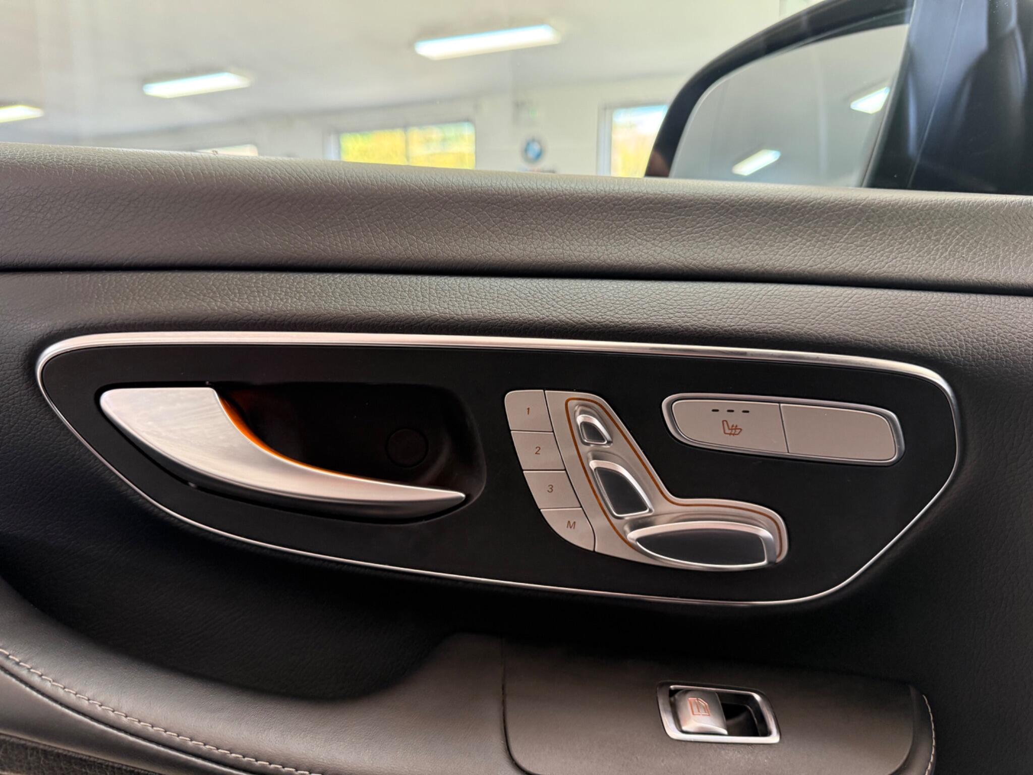 Mercedes-Benz V-Class view 48