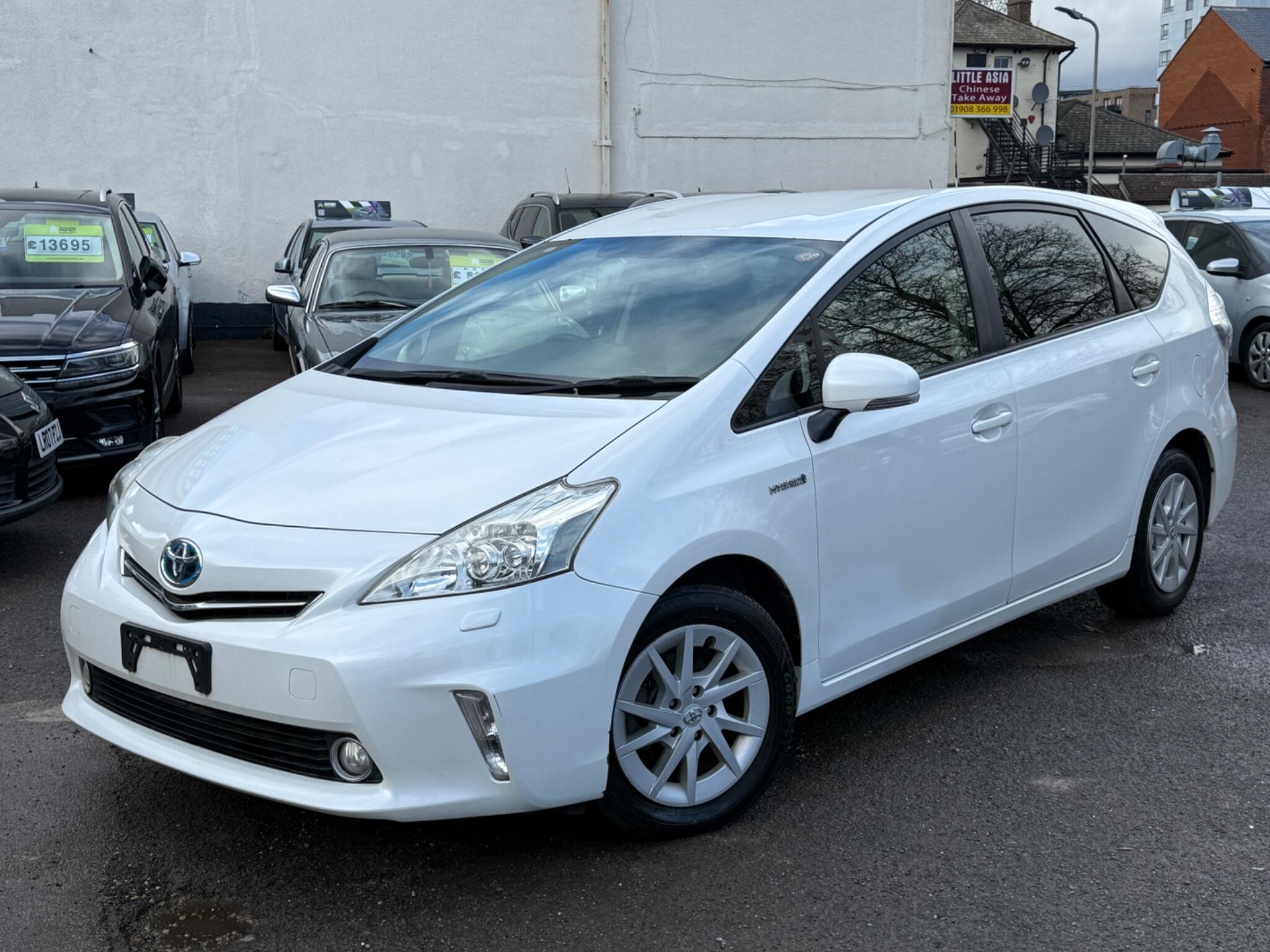 Toyota Prius+ - Image 9