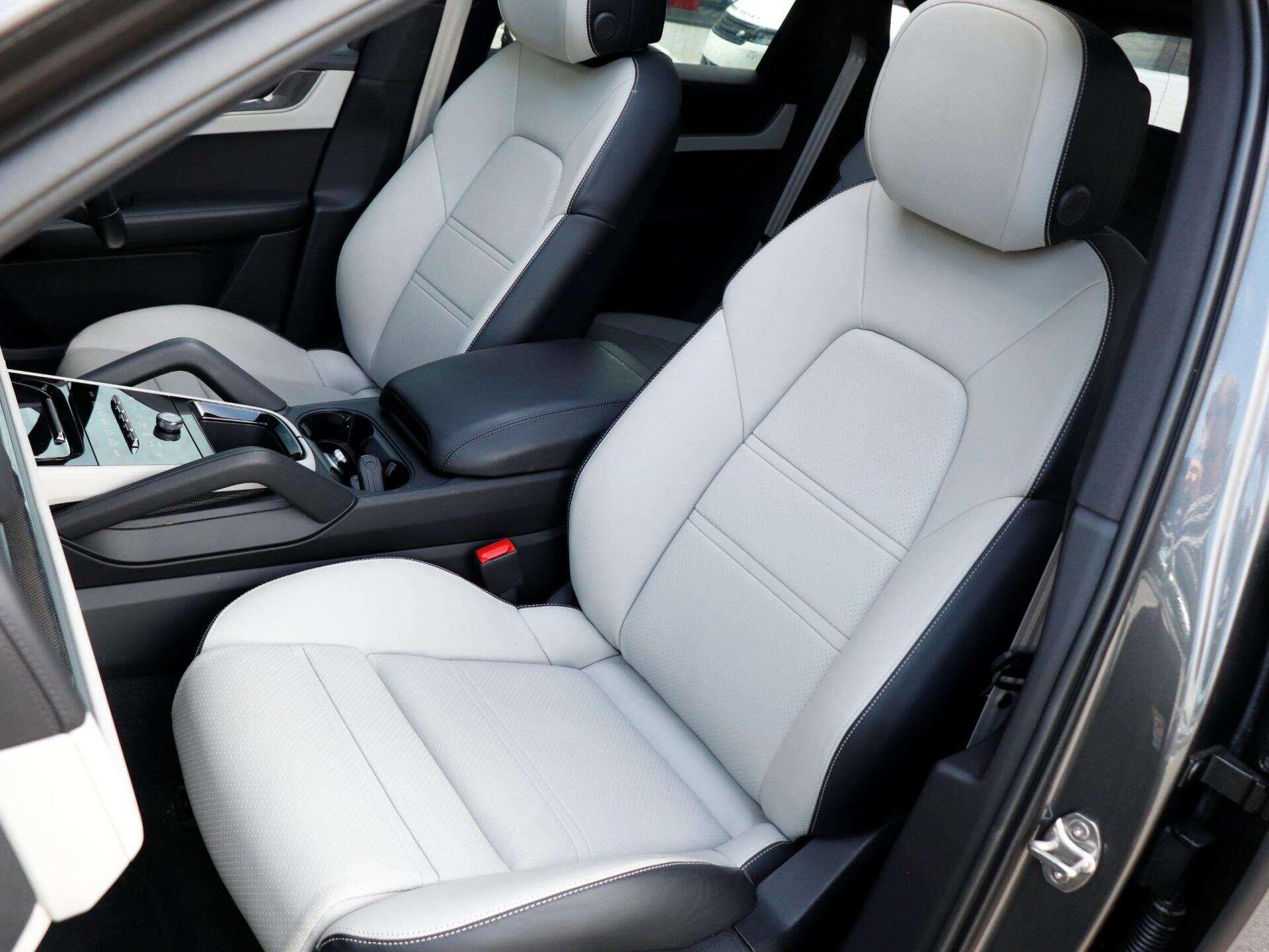 Porsche Cayenne view 24