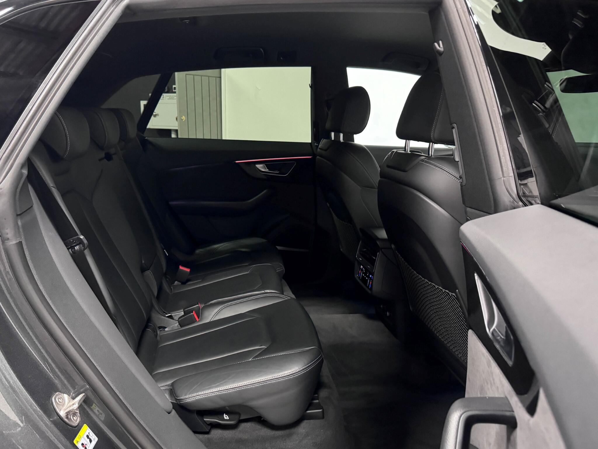 Audi Q8 view 9