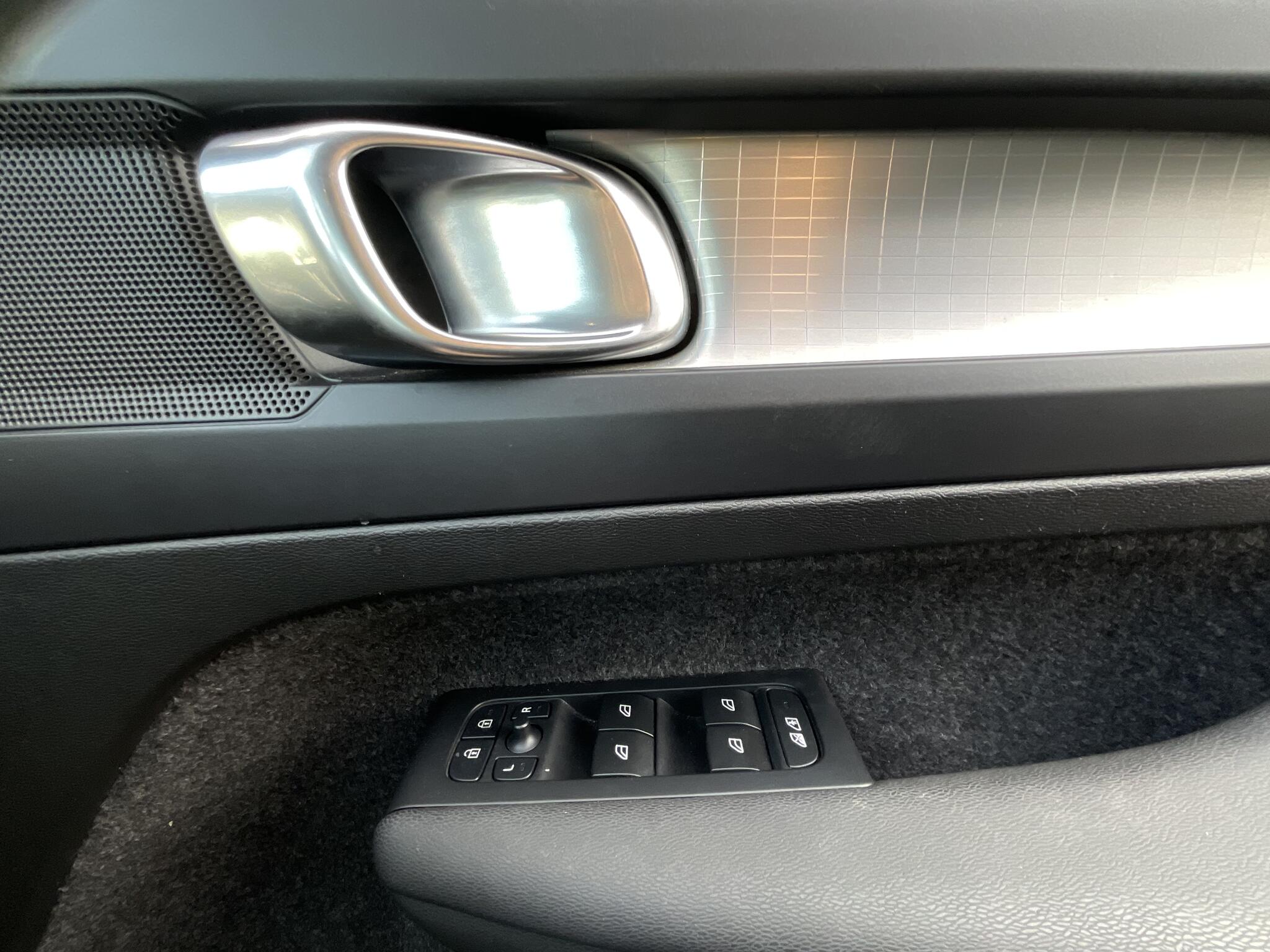 Volvo XC40 view 29
