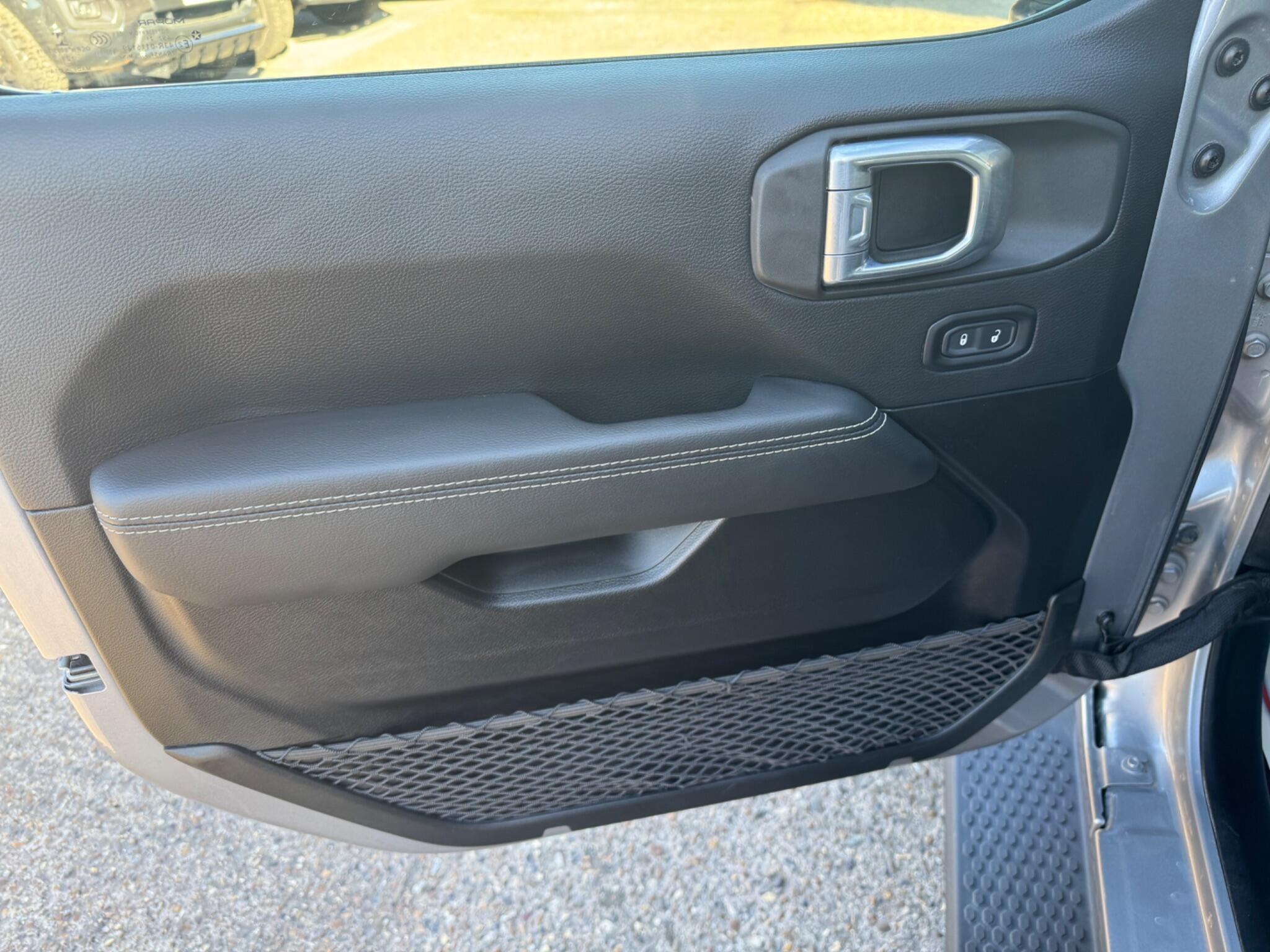 Jeep Wrangler view 24