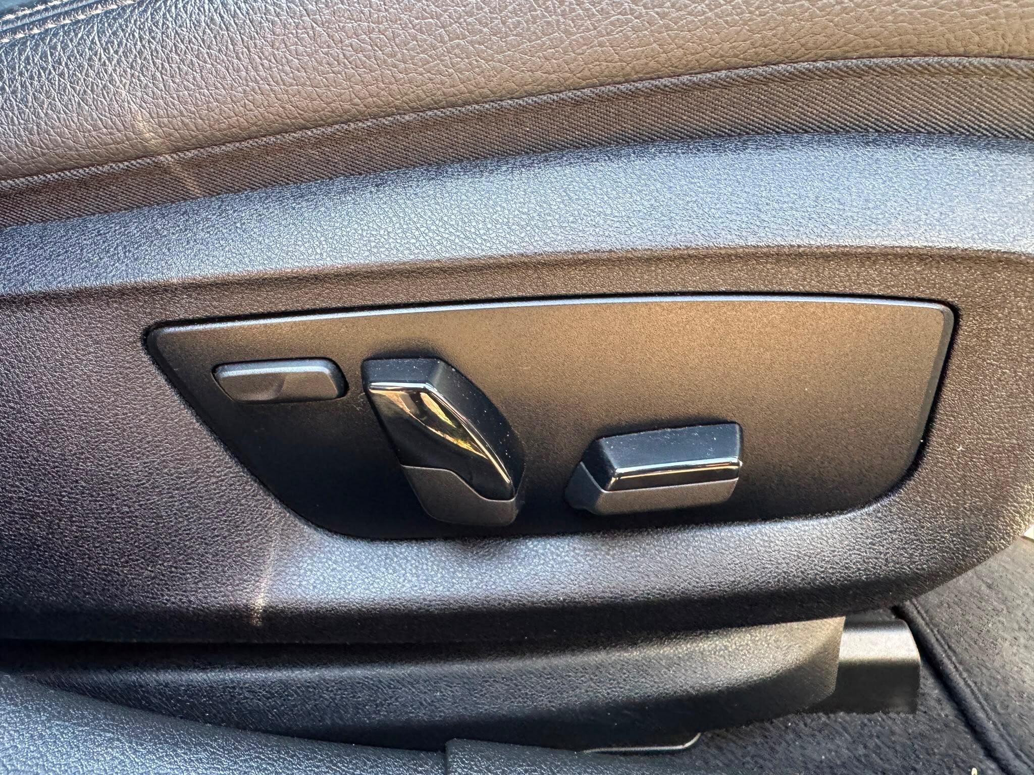 BMW 5 Series view 24