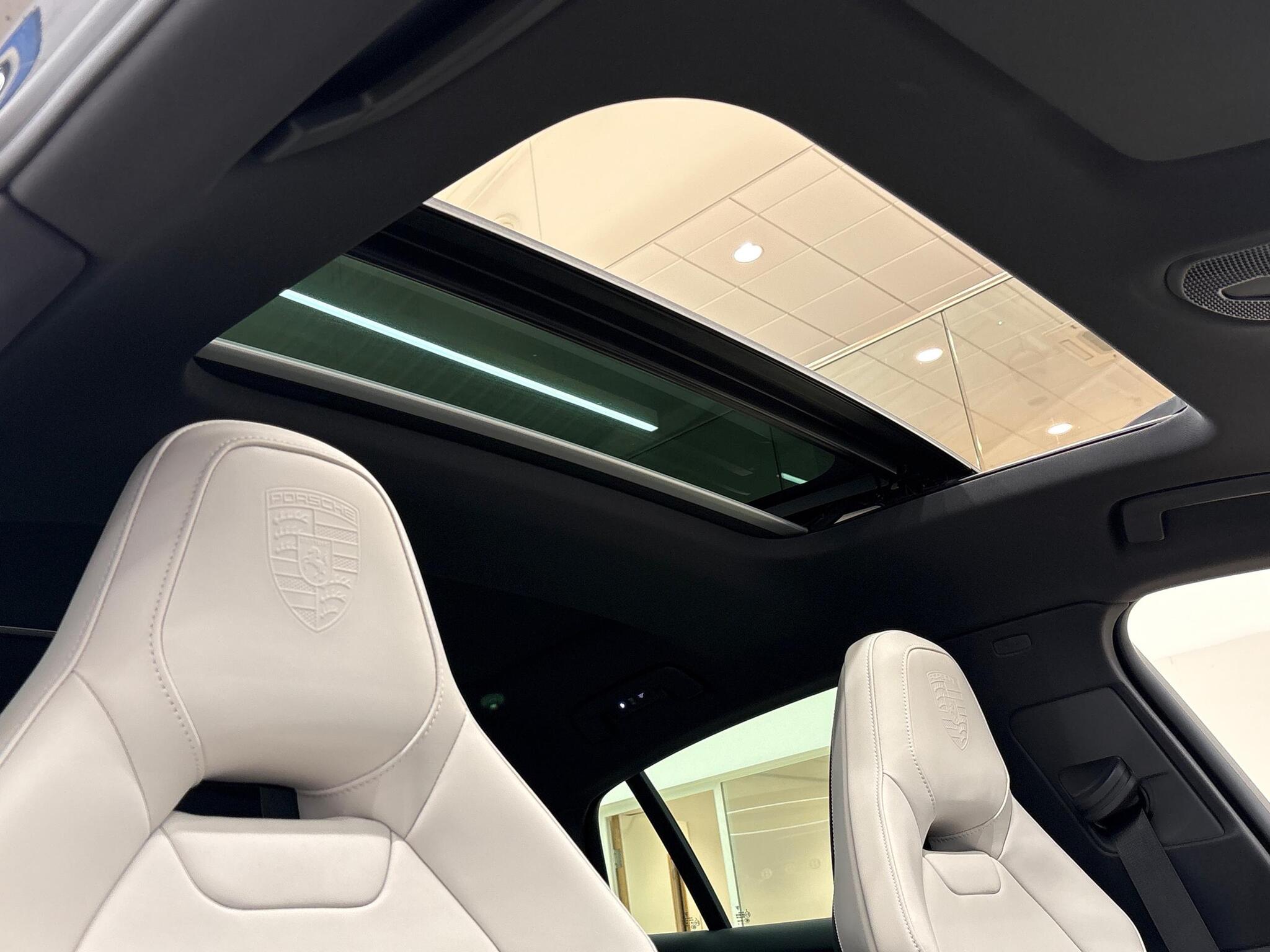 Porsche Panamera view 28