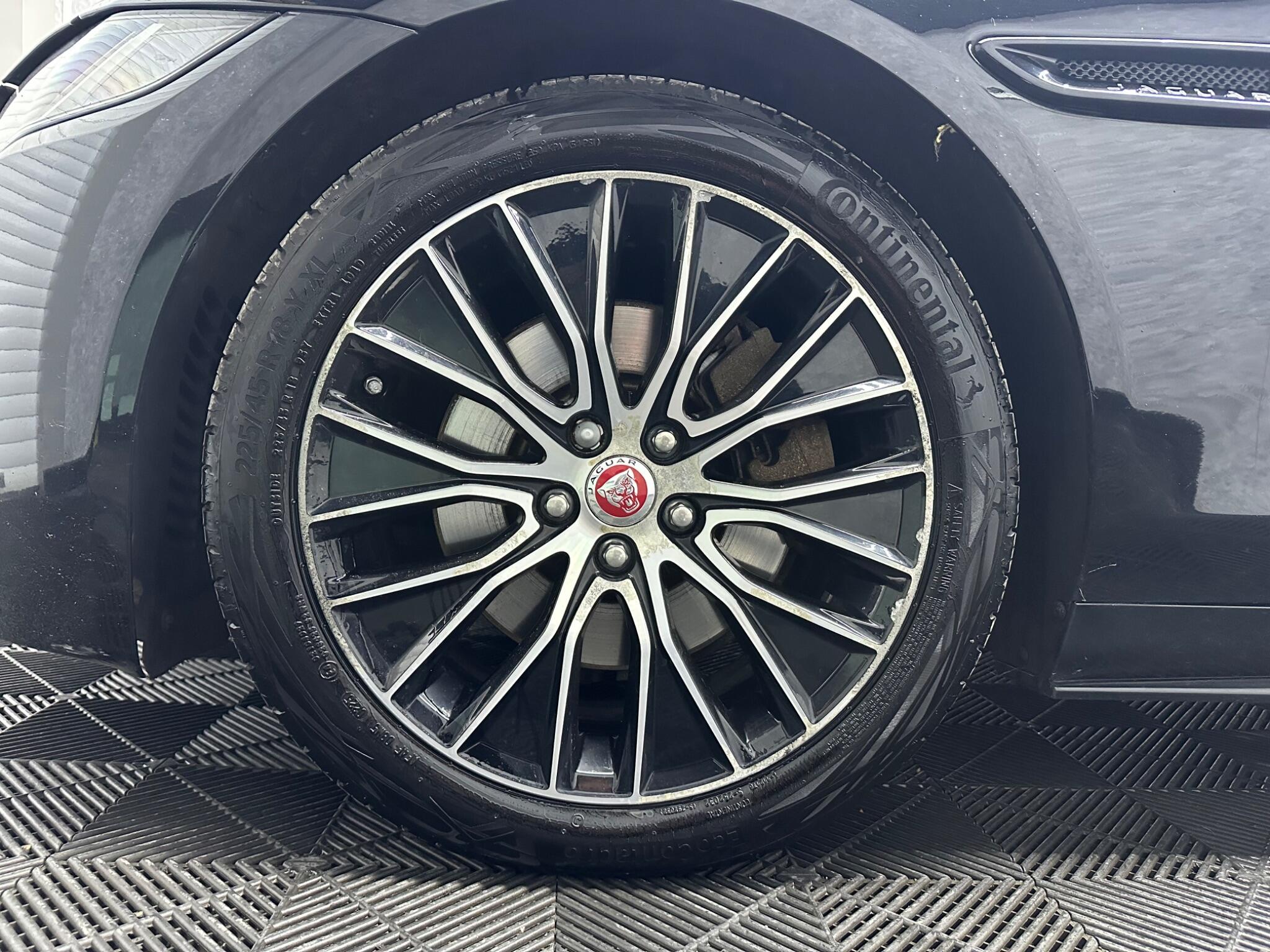 Jaguar Xe view 30