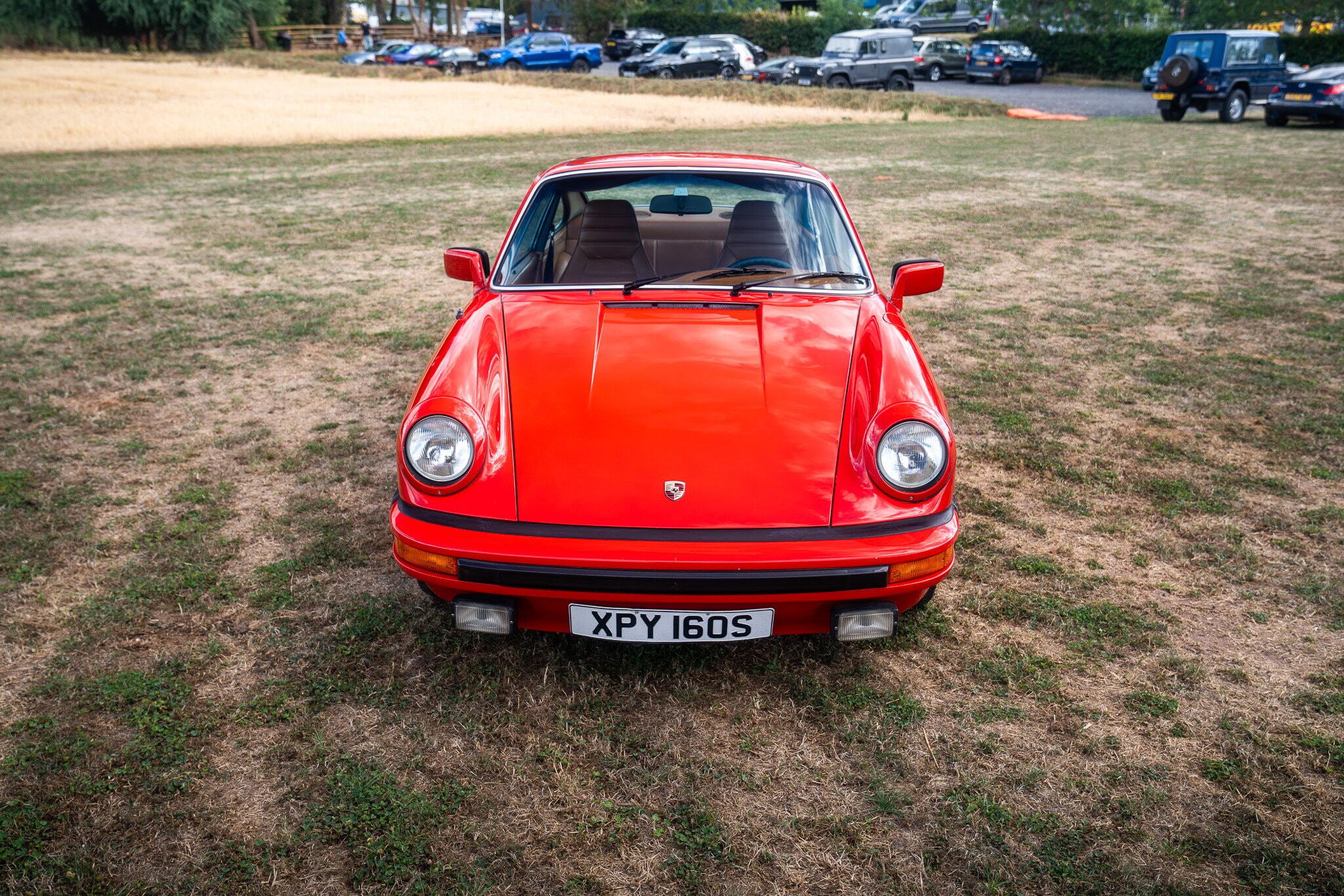 Porsche 911 view 4