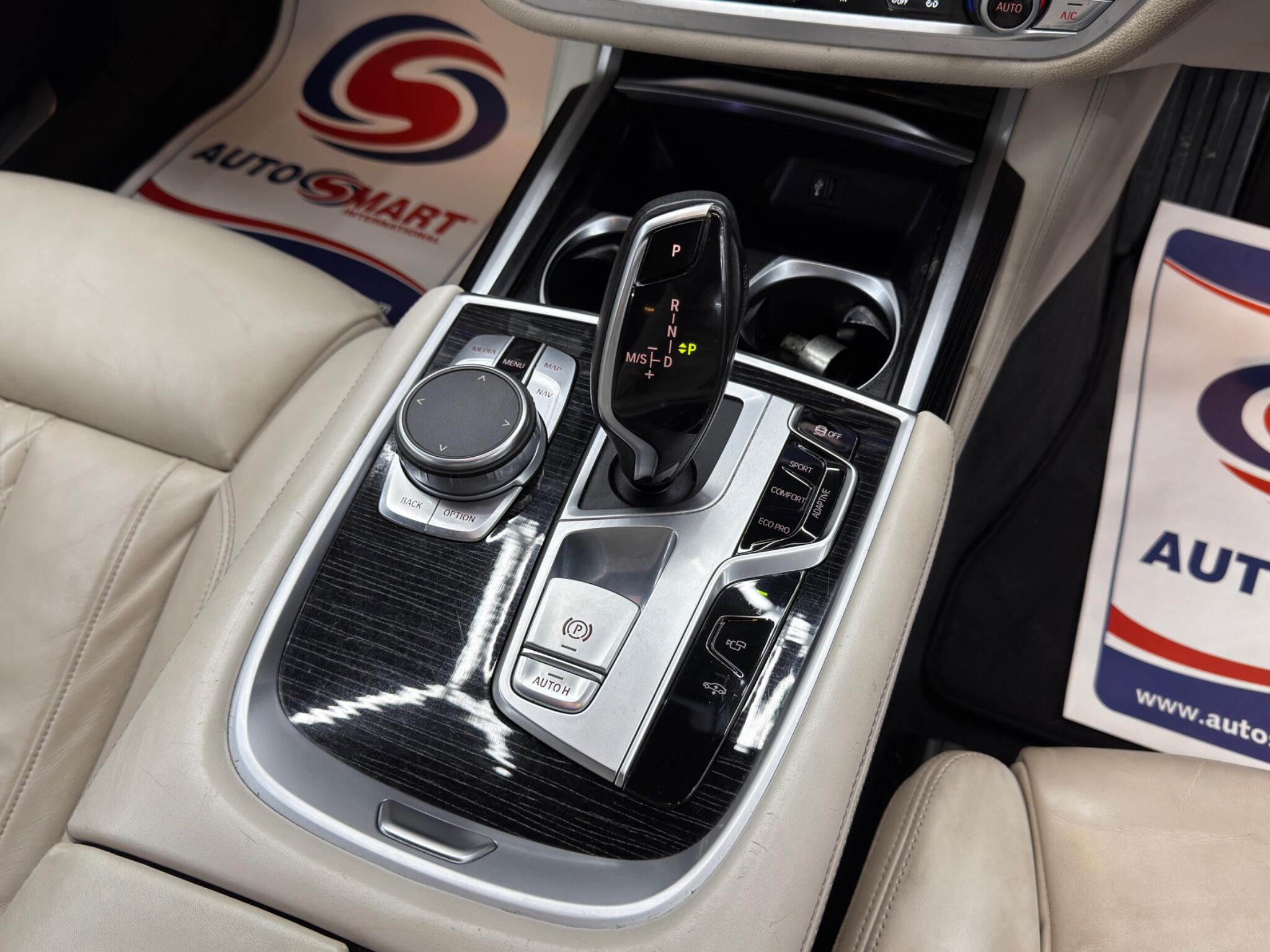 BMW 7 Series view 25