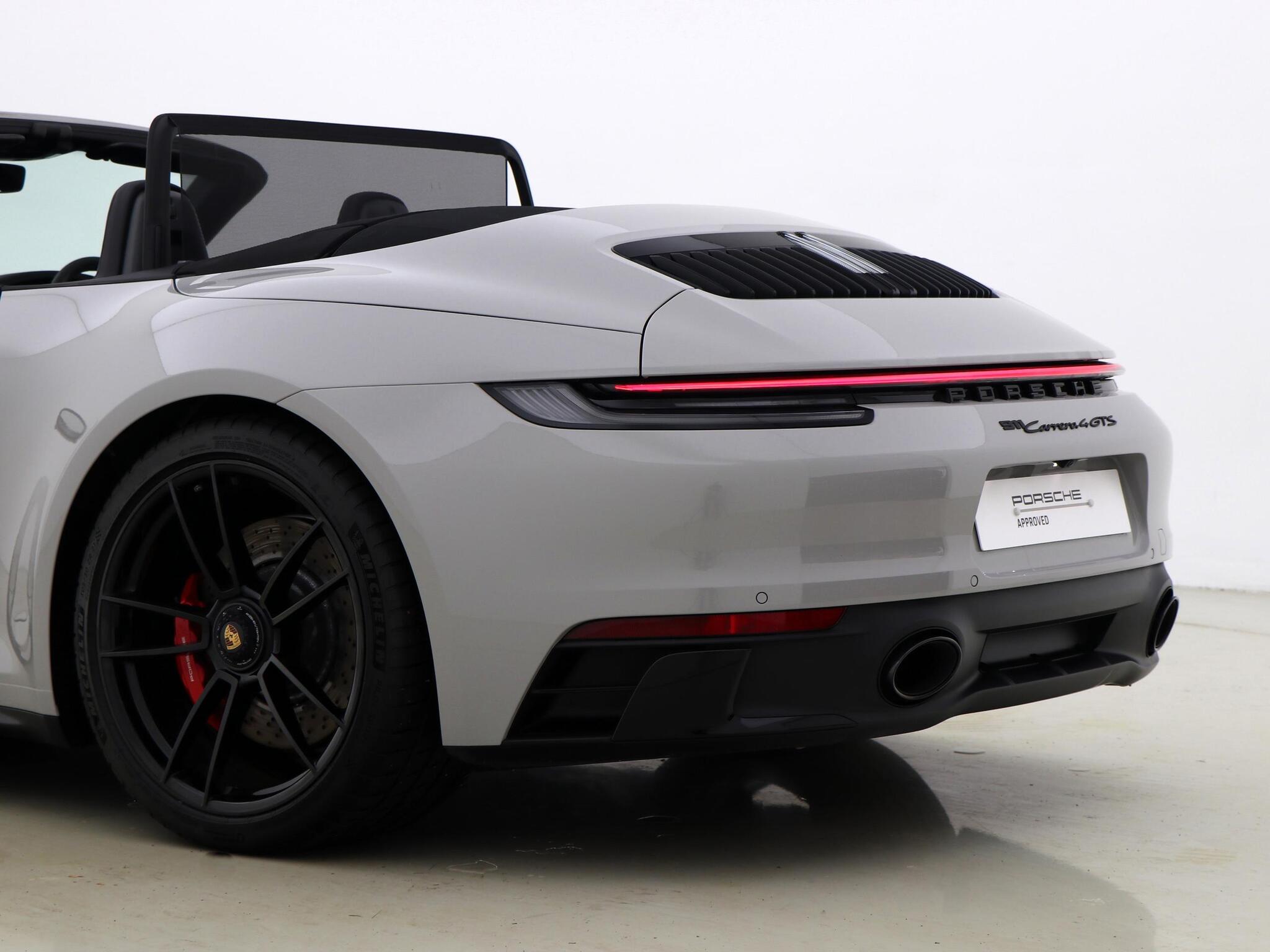 Porsche 911 view 21