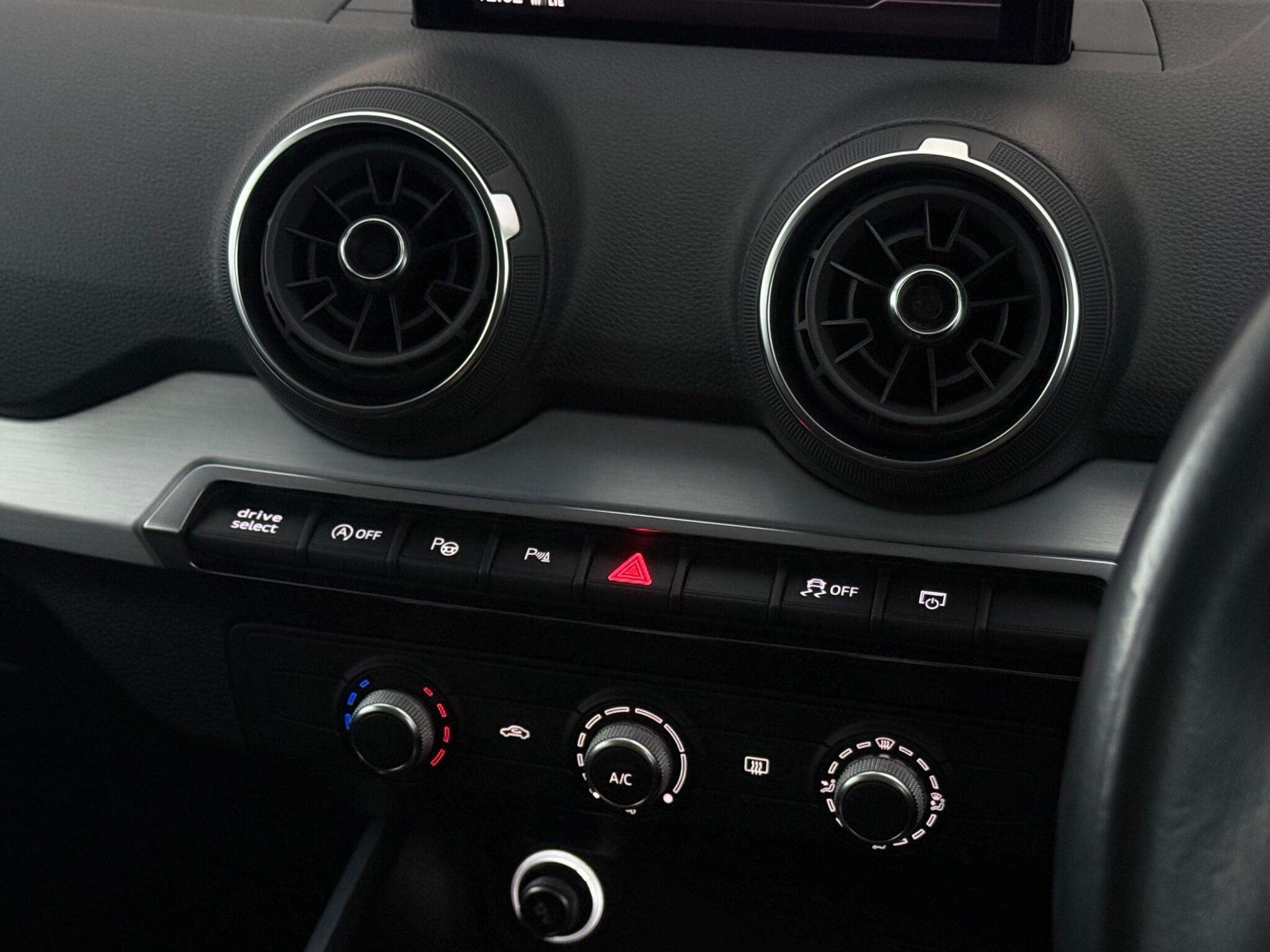 Audi Q2 view 20