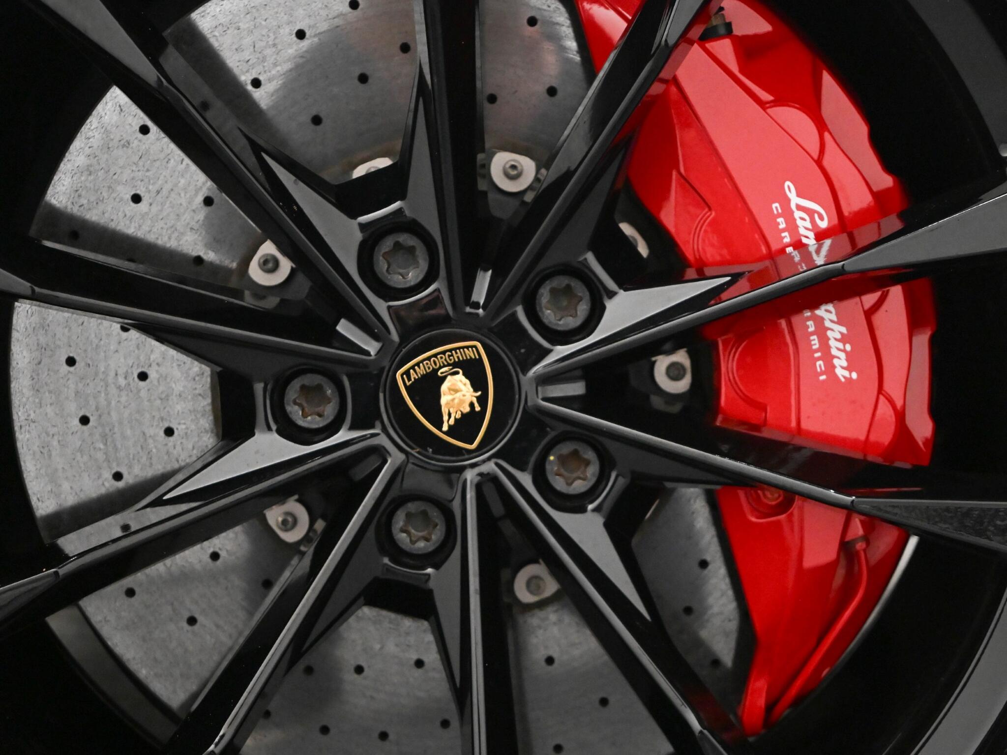 Lamborghini Urus view 9
