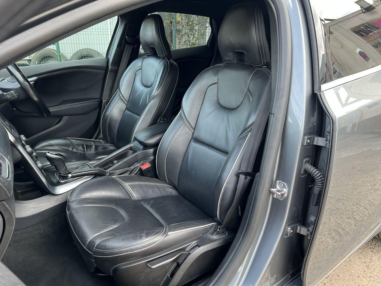 Volvo V40 view 24